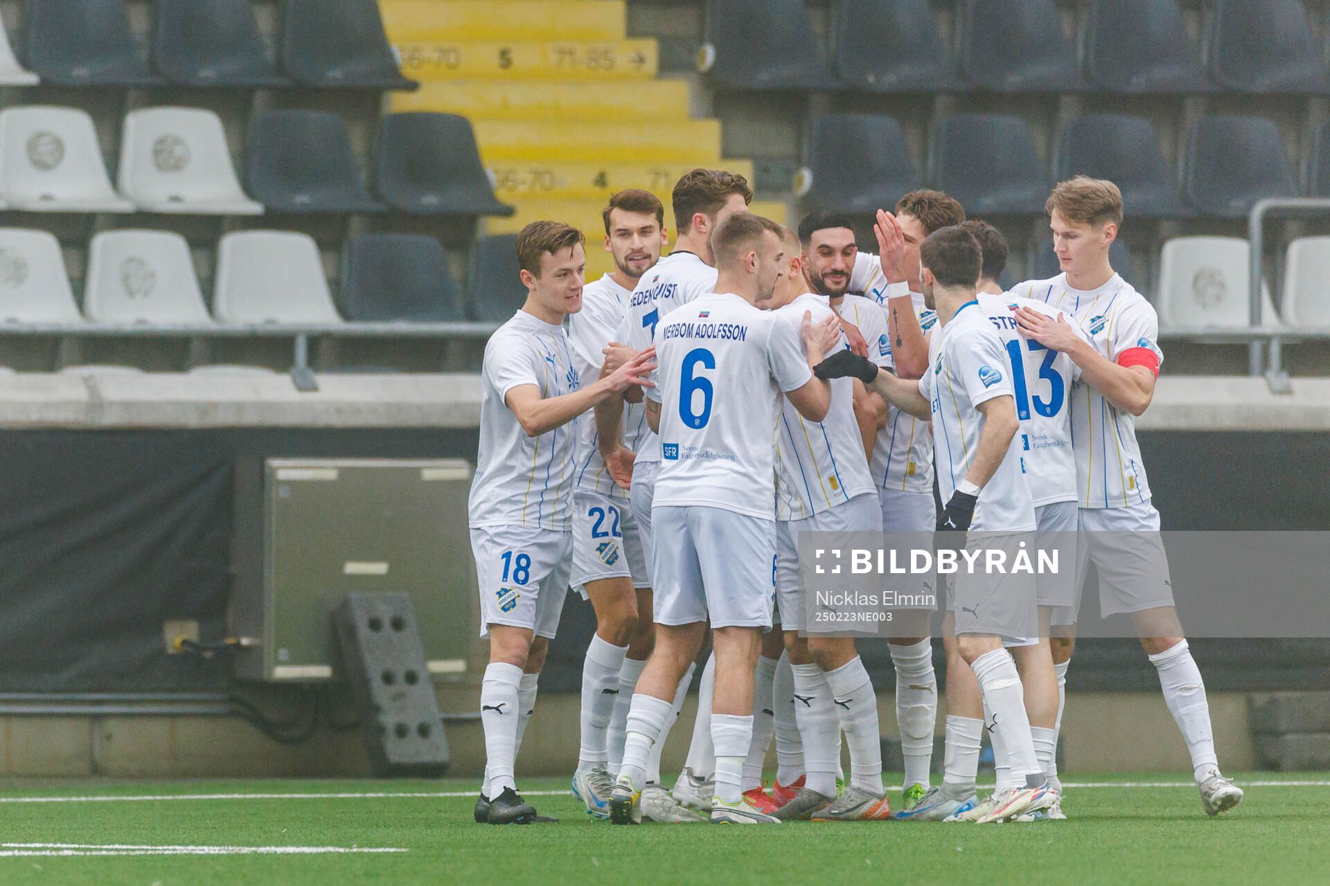 IK Oddevolds Daniel Krezic jublar med lagkamrater efter 1-0 under fotbollsmatchen i Svenska Cupen mellan IK Oddevold och Djurgården den 23 februari 2025 i Göteborg.