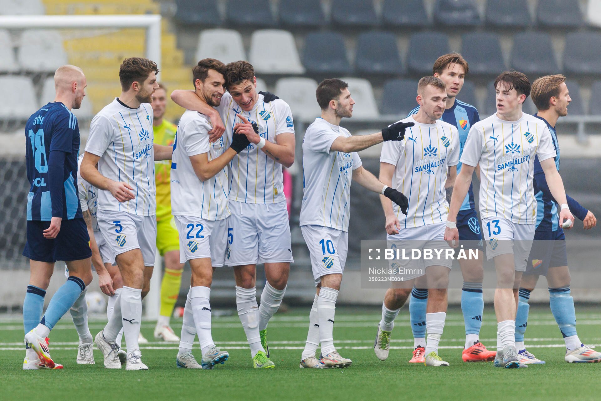 IK Oddevolds Rasmus Wiedesheim-Paul och Adrian Rogulj jublar efter 2-0 under fotbollsmatchen i Svenska Cupen mellan IK Oddevold och Djurgården den 23 februari 2025 i Göteborg.