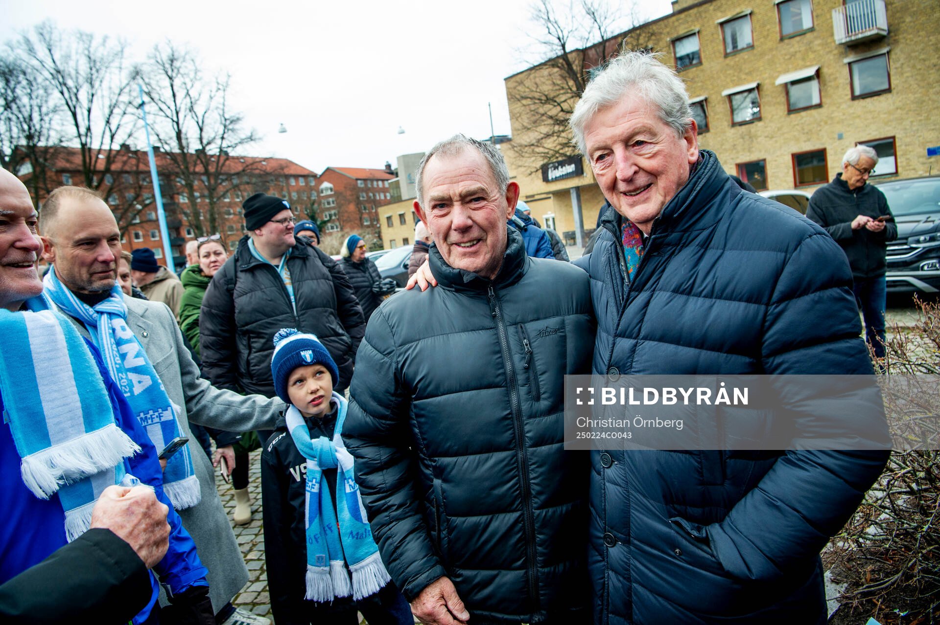 Harry Jönsson när Roy Hodgson tilldelas Andreas Nilssons