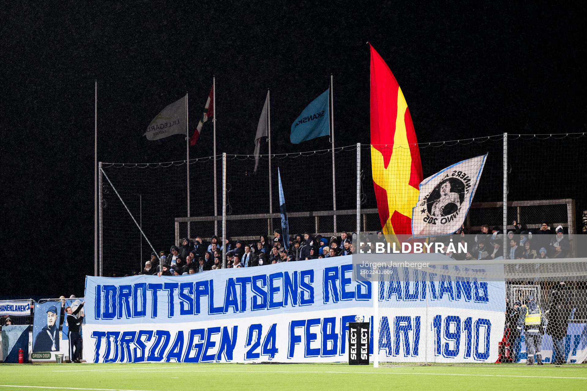 Malmö FFs supportrar med ett tifo