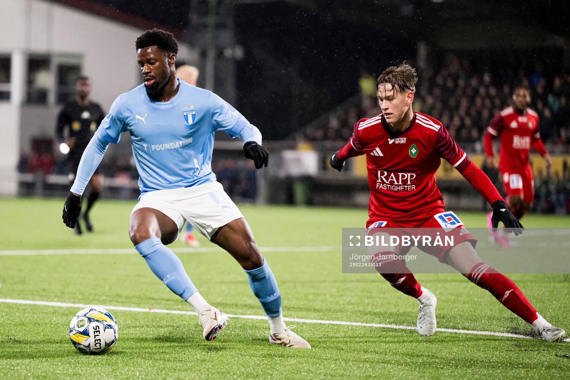 Malmö FFs Emmanuel Ekong och Skövde AIKs Viktor Nylén