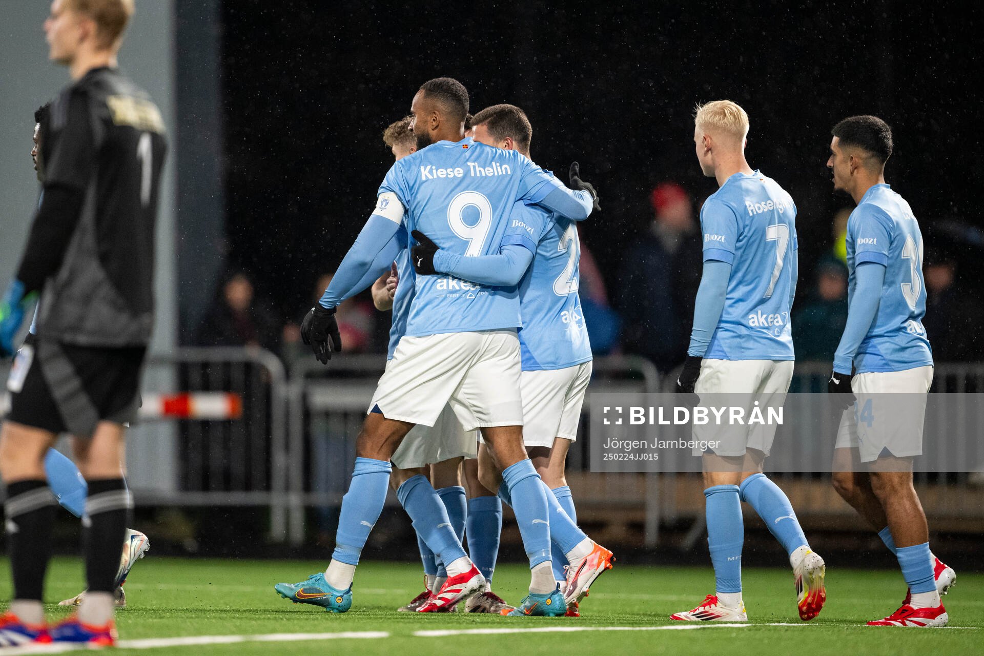 Malmö FFs Gabriel Busanello jublar med lagkamrater
