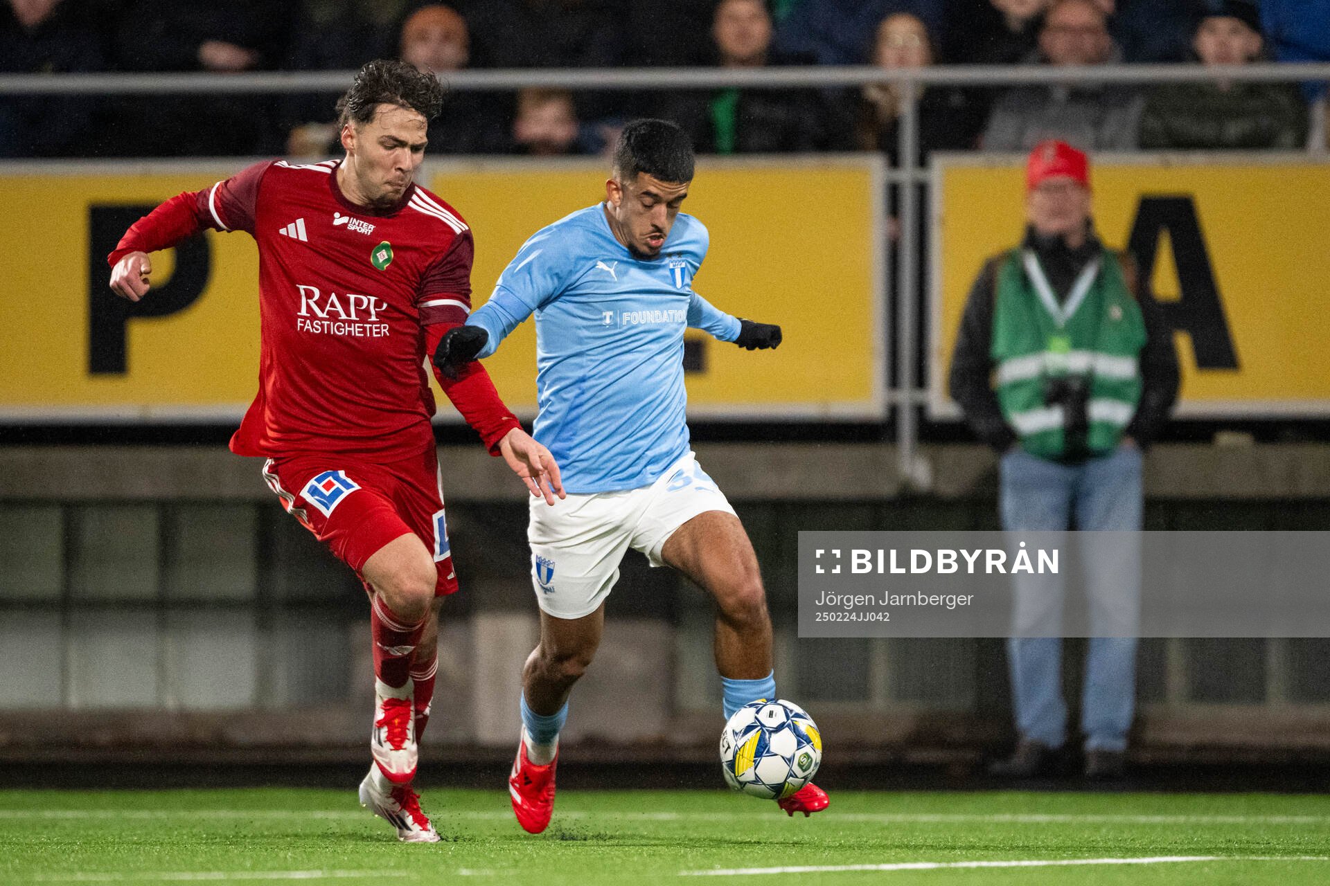 Skövde AIKs Hannes Forsgård och Malmö FFs Zakaria Loukili