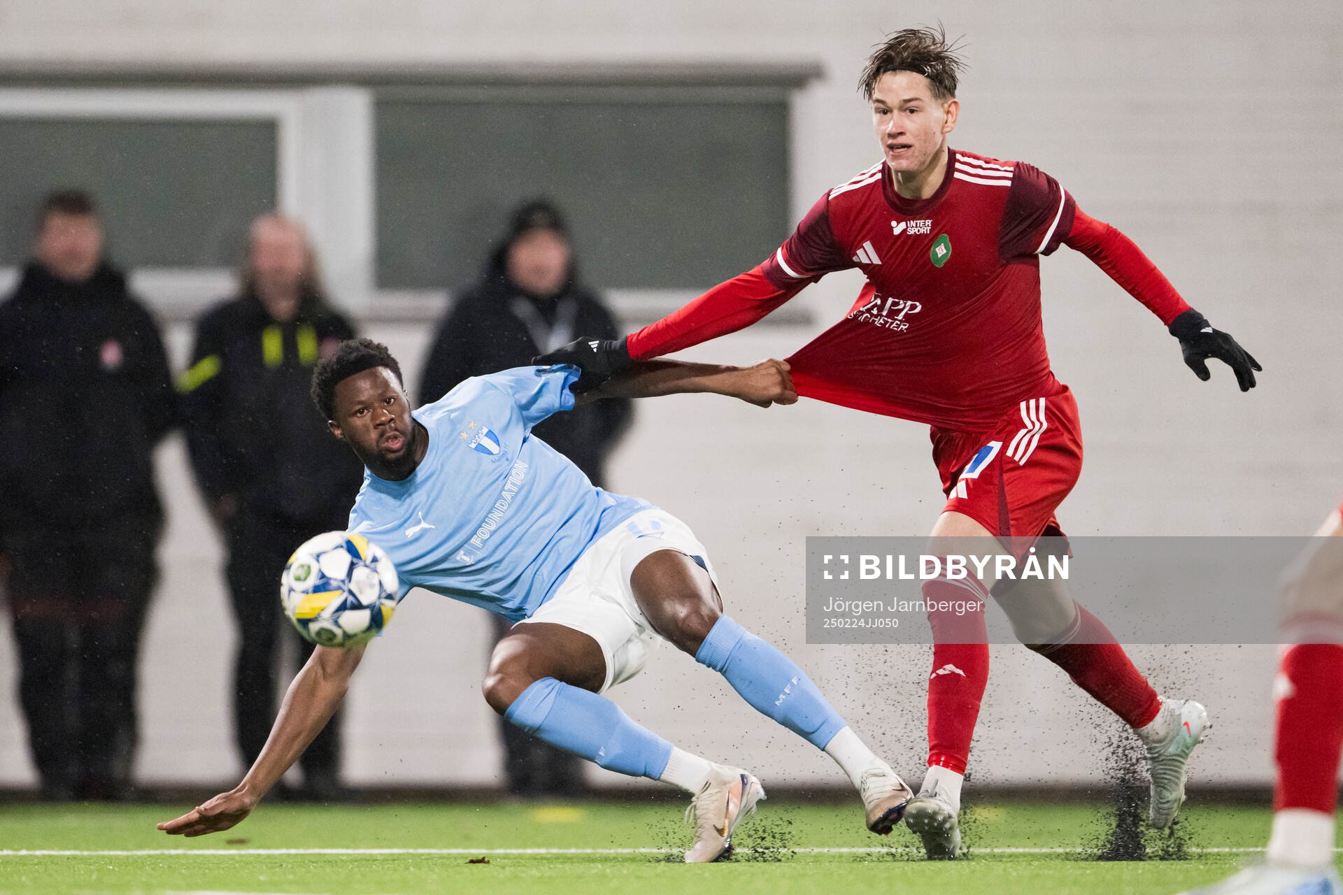Malmö FFs Emmanuel Ekong och Skövde AIKs Viktor Nylén
