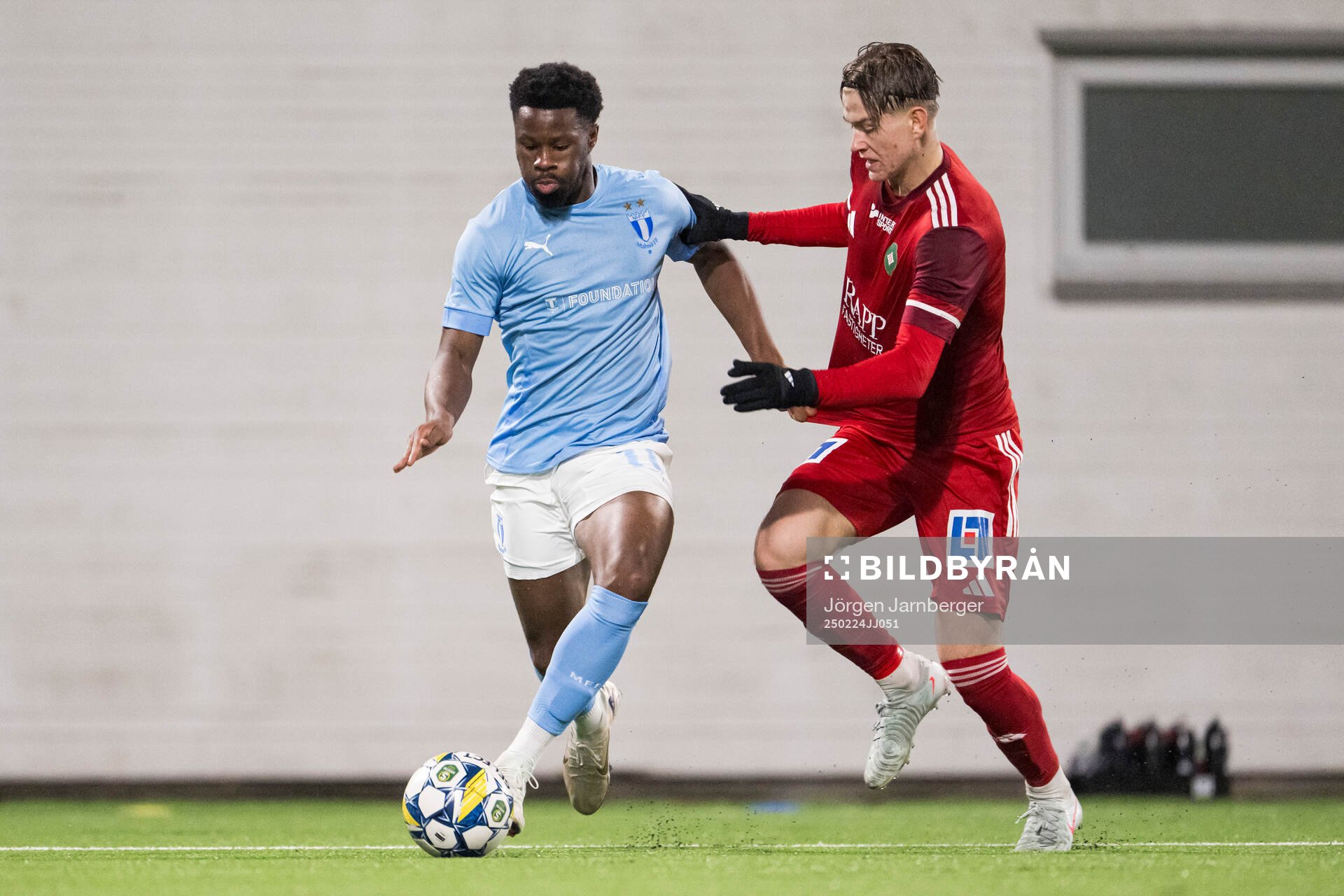 Malmö FFs Emmanuel Ekong och Skövde AIKs Viktor Nylén