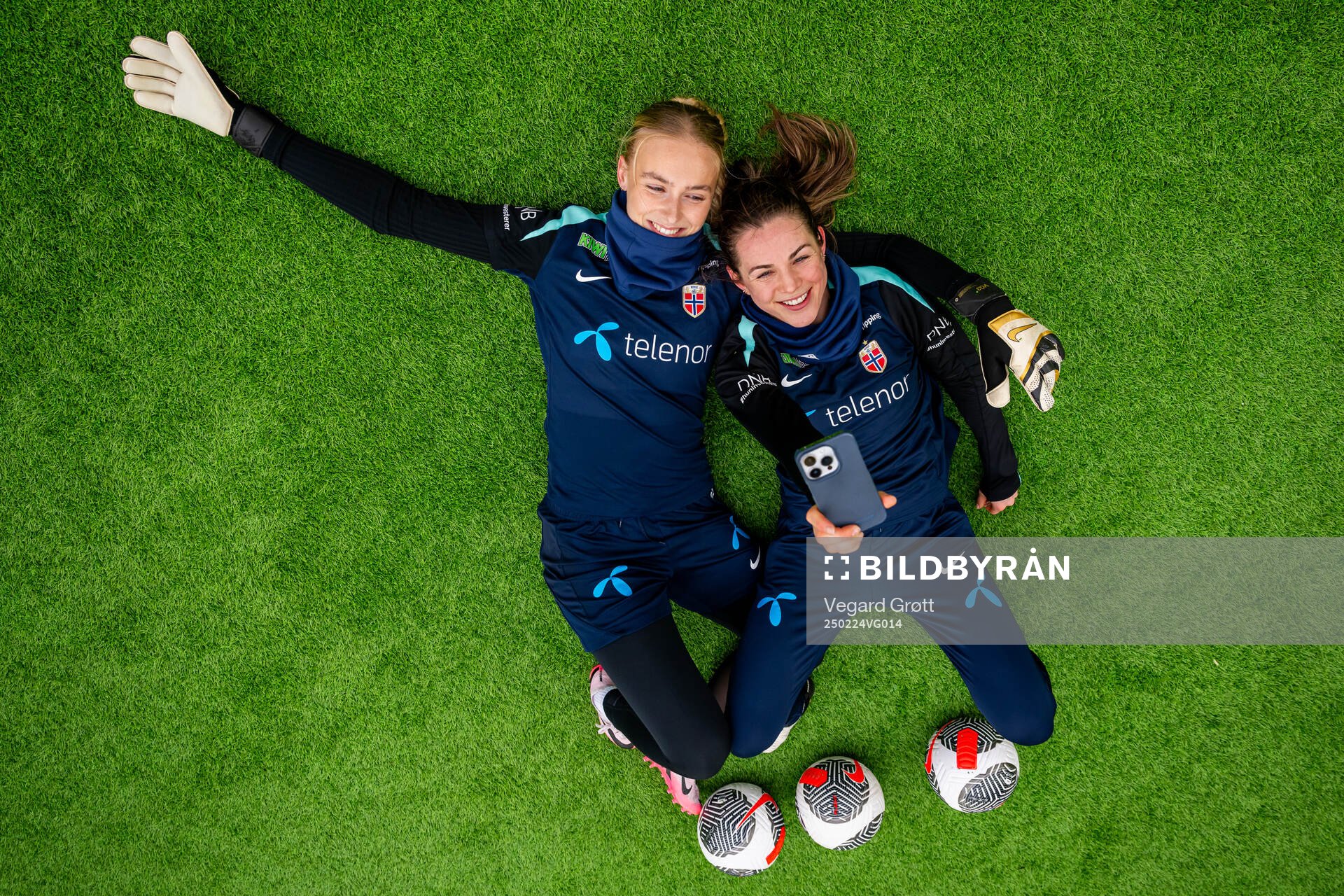 Goalkeeper Selma Panengstuen and Tuva Hansen of the