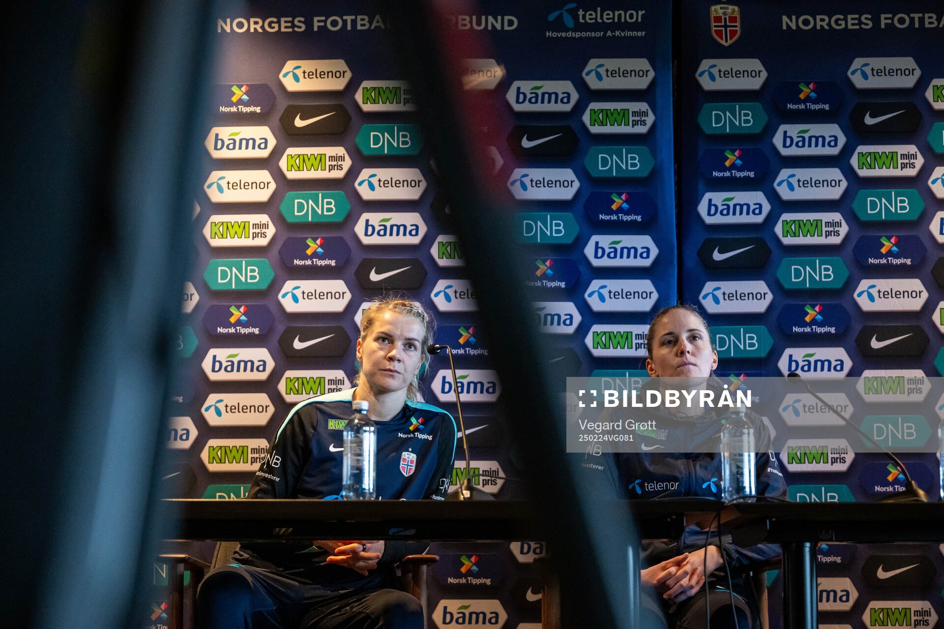 Ada Hegerberg and head coach Gemma Grainger of the