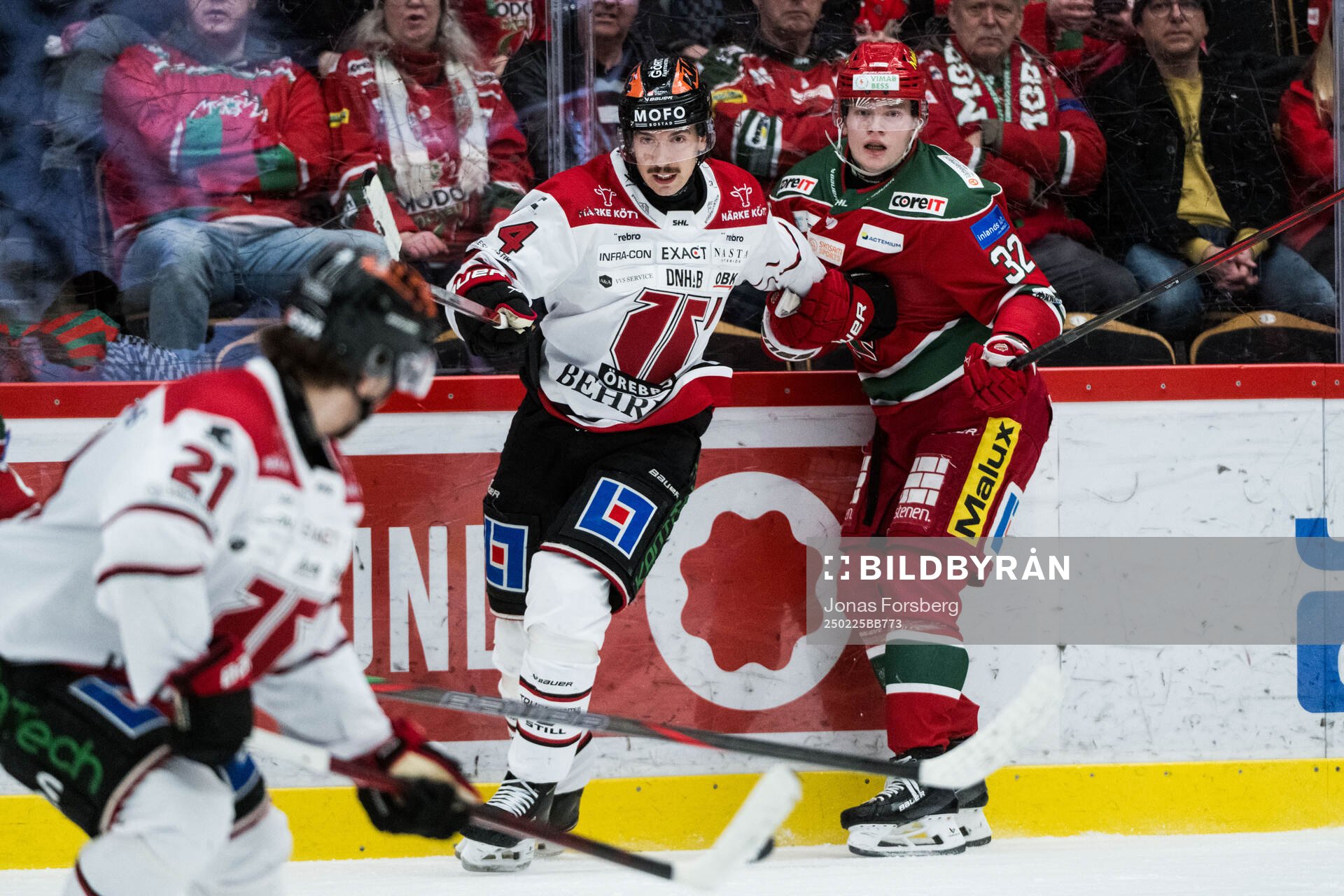 Örebros Hannes Björninen och Modos Theodor Niederbach