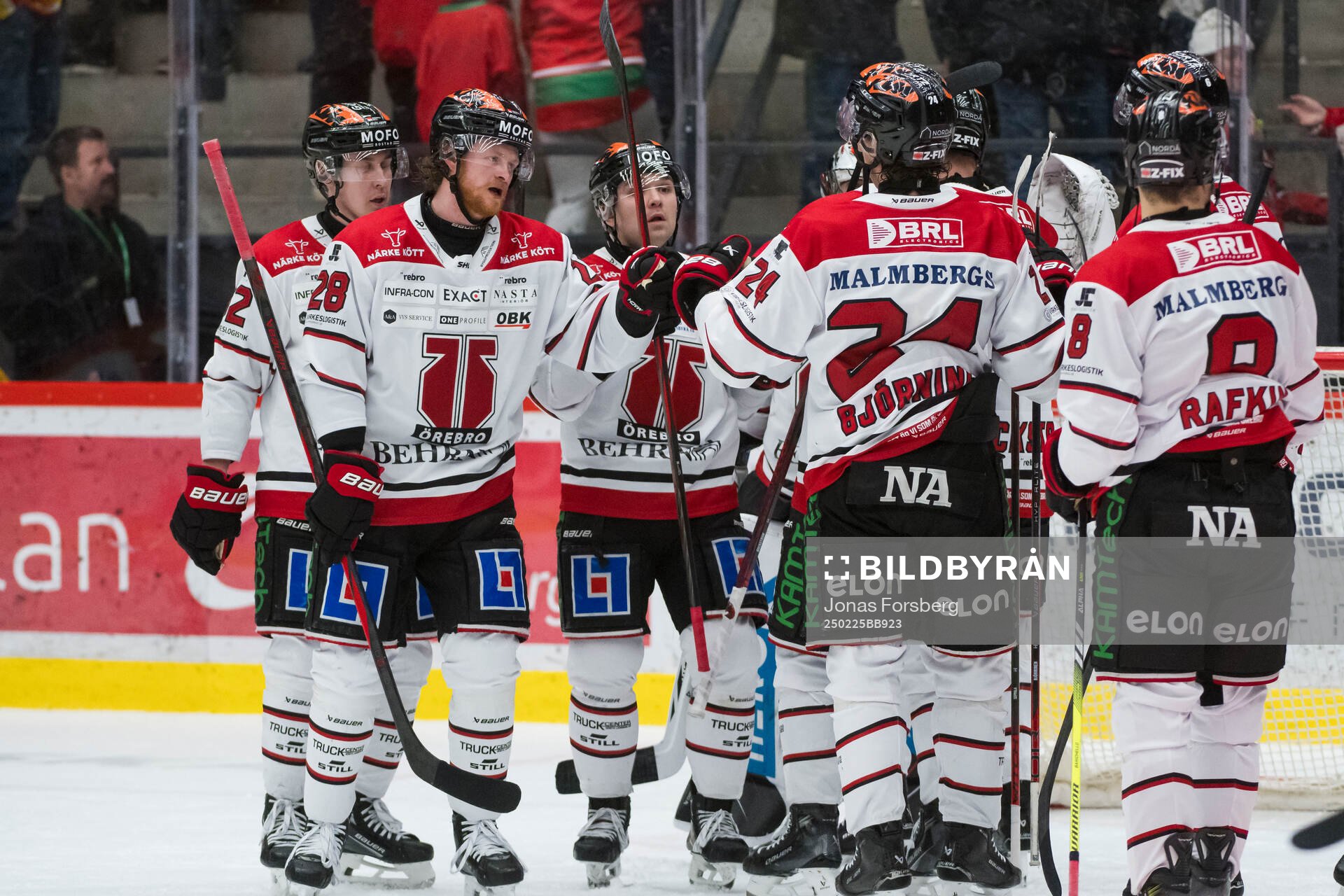 Örebros Linus Arnesson och Hannes Björninen jublar