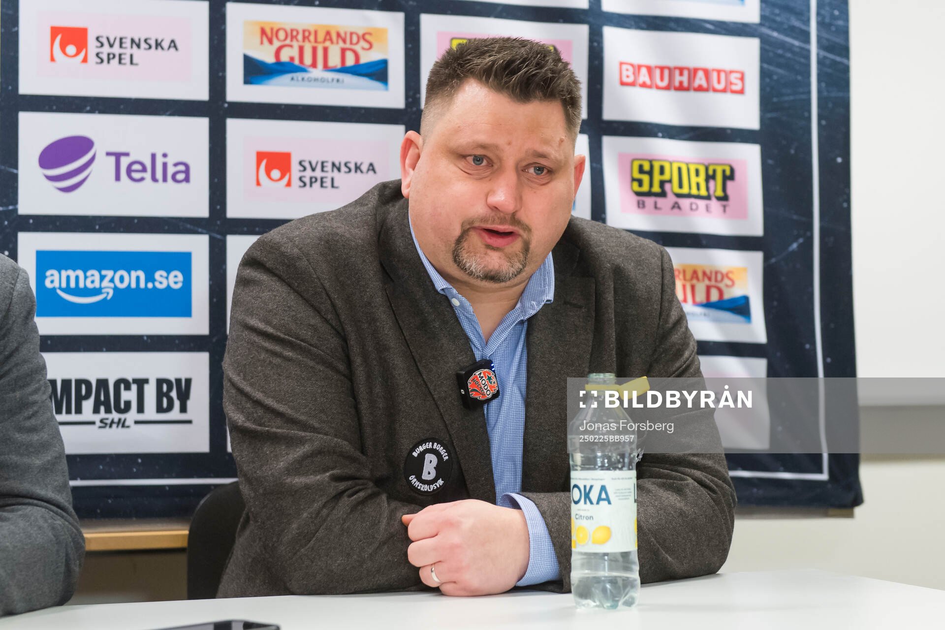 Modos tränare Mattias Karlin
