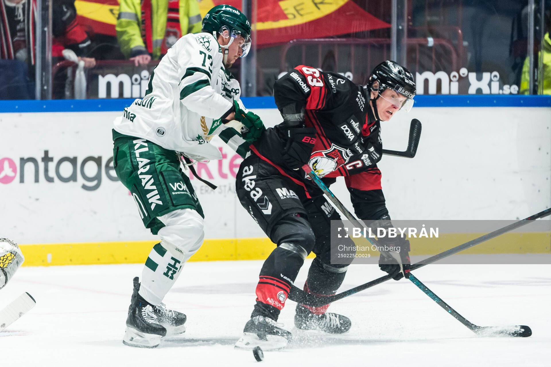 Färjestads Adam Ollas Mattsson och Malmö Redhawks Fredrik