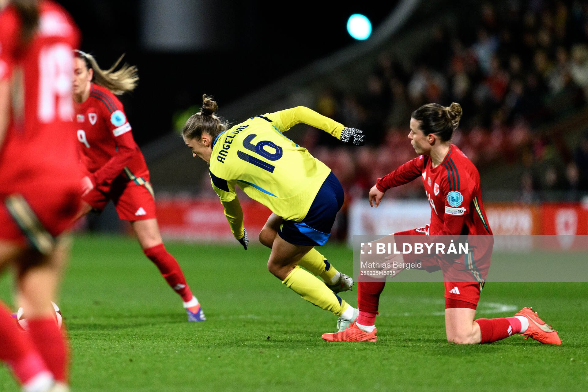 Filippa Angeldahl of Sweden and Hayley Ladd of Wales