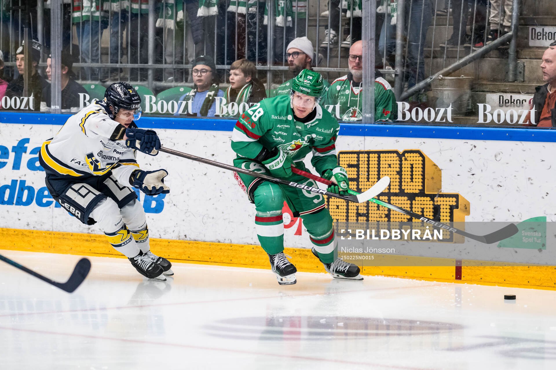 HV71s Radan Lenc och Rögles Anton Bengtsson