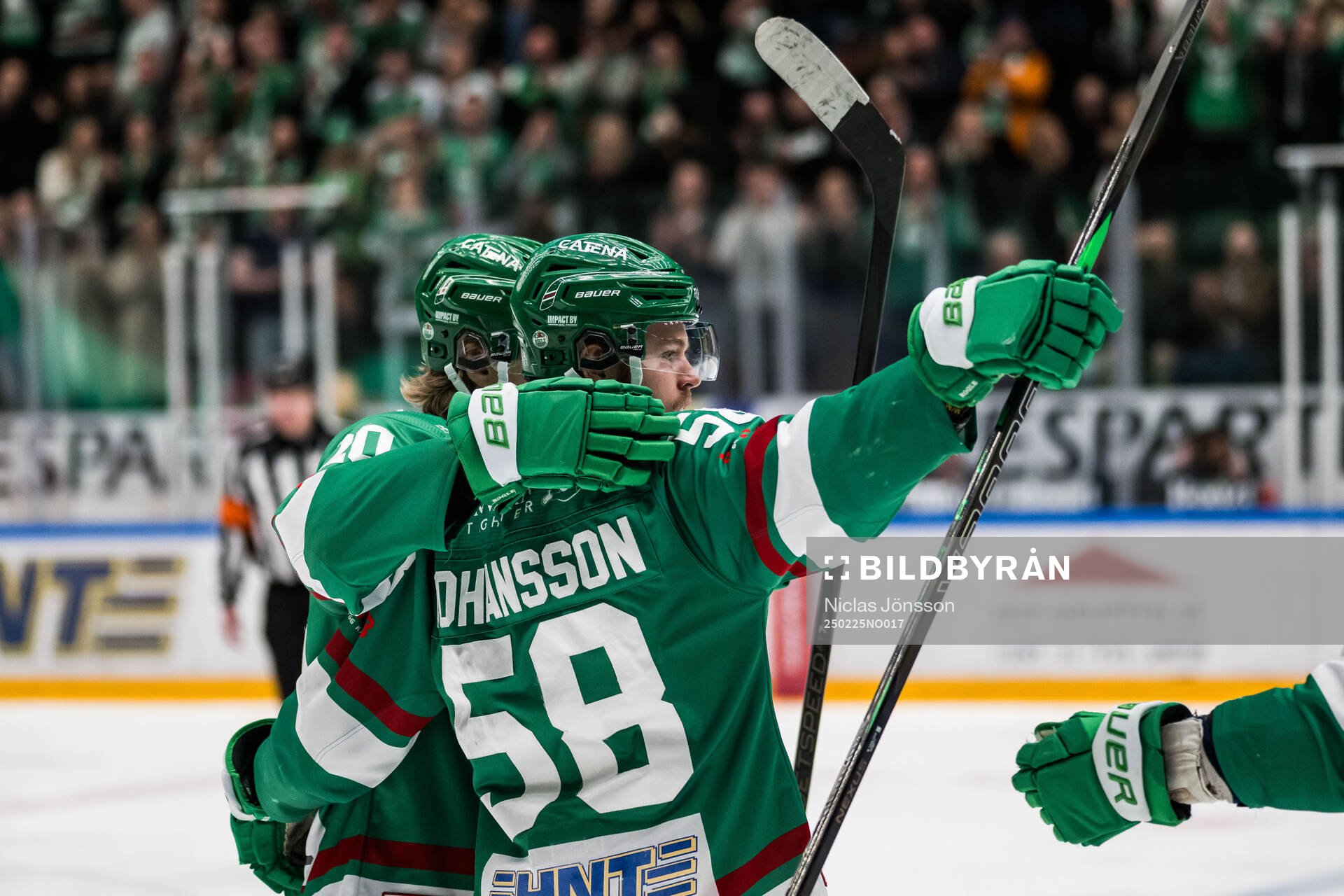 Rögles Filip Johansson jublar