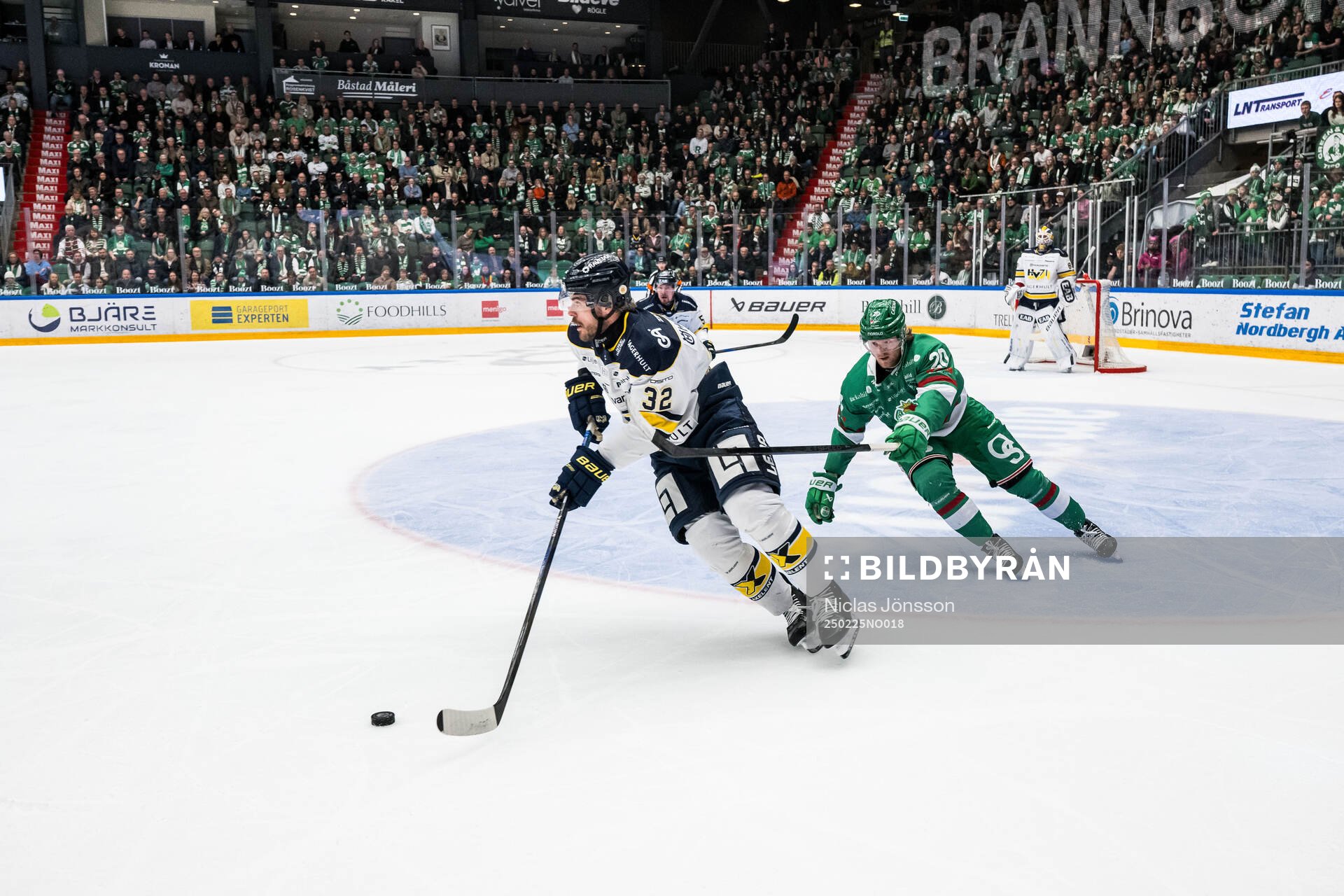 HV71s Oscar Engsund och Rögles Joachim Blichfeld