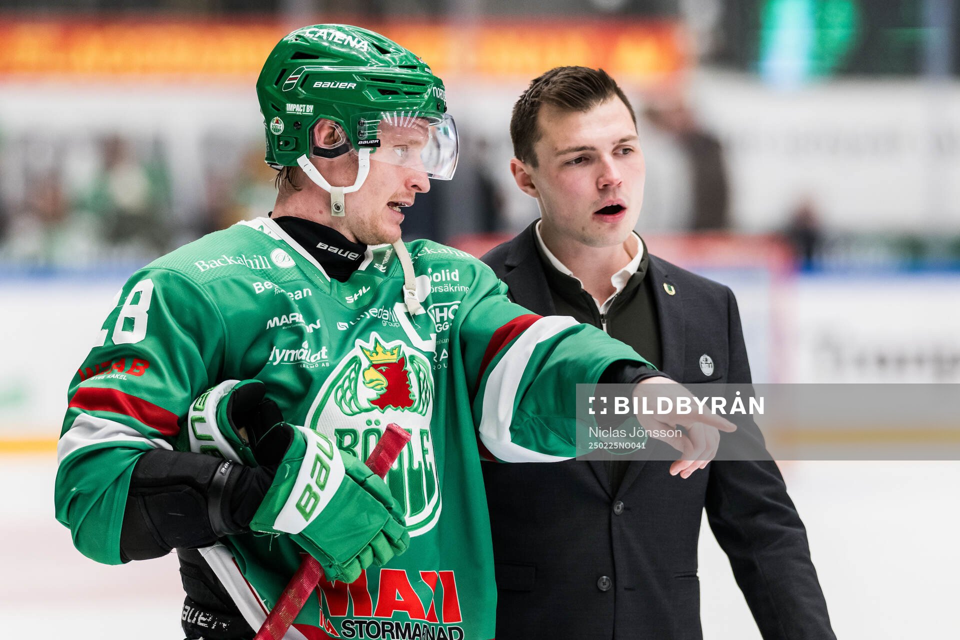 Rögles Anton Bengtsson och assisterande tränare Max Bohlin