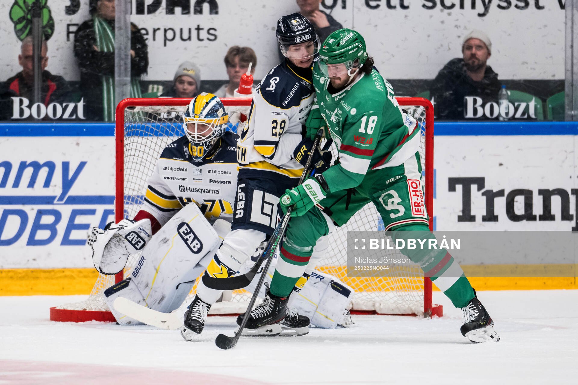 HV71s målvakt Frederik Dichow och Wilhelm Hallquisth och