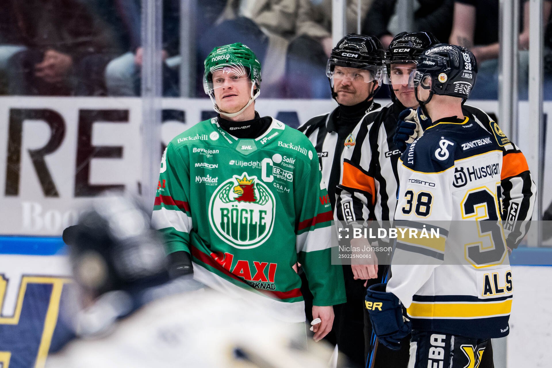 Rögles Anton Bengtsson och HV71s Olle Alsing