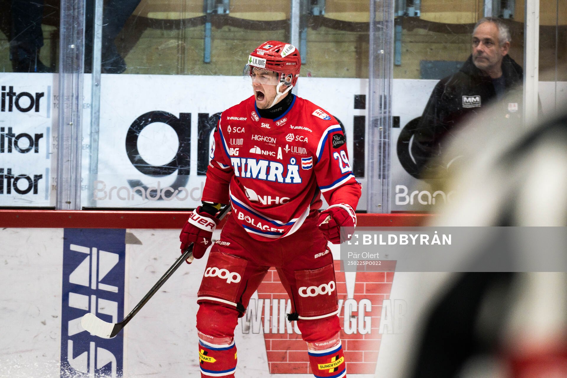 Timrås Filip Hållander jublar