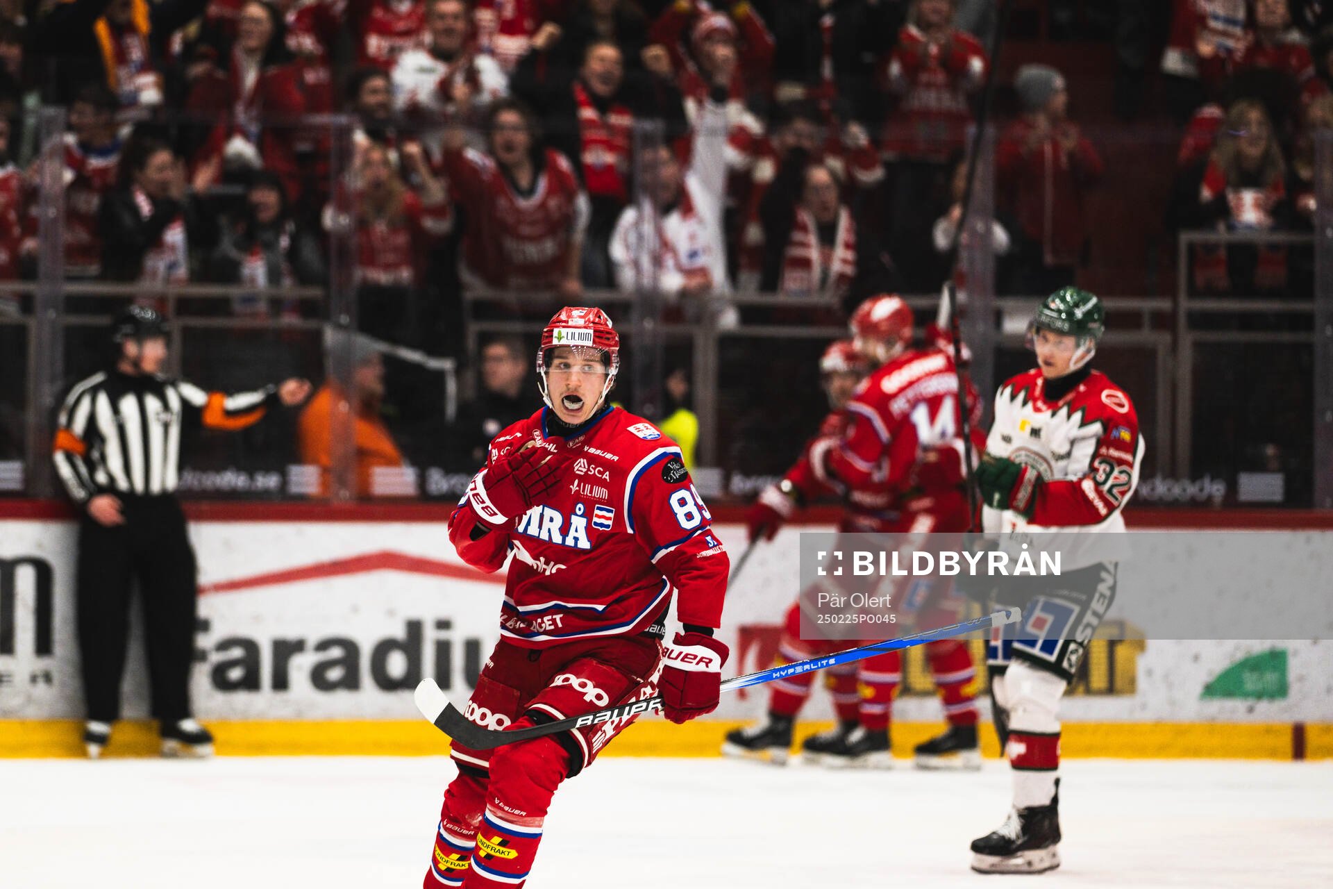 Timrås Oliver Kapanen jublar