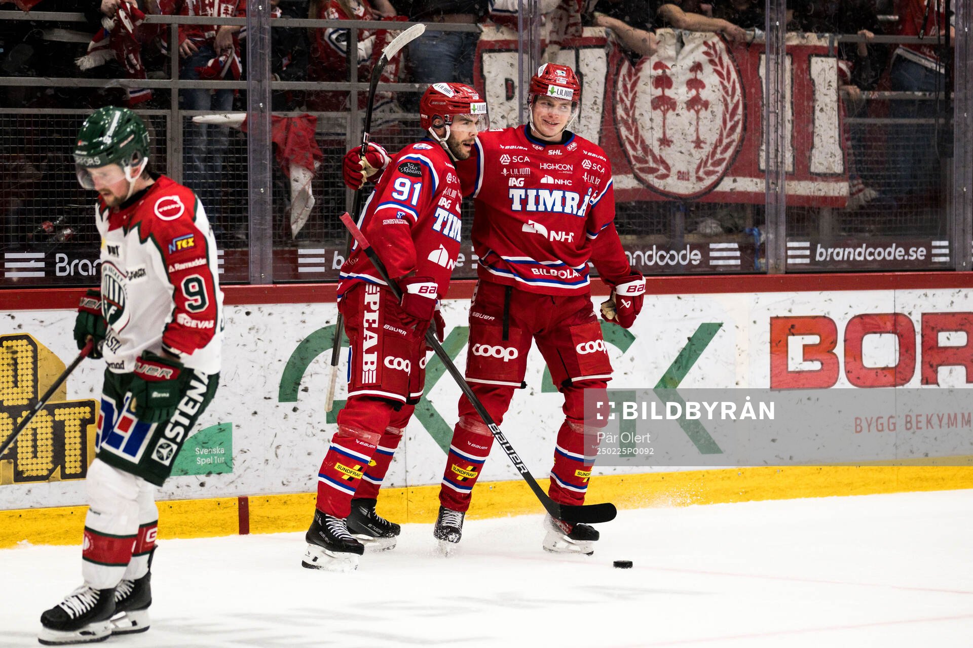 Timrås Erik Walli Walterholm jublar med Magnus Pääjärvi