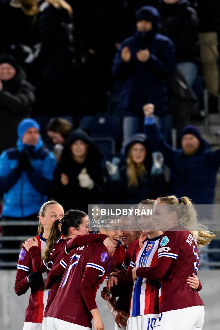 Caroline Graham Hansen of Norway celebrates