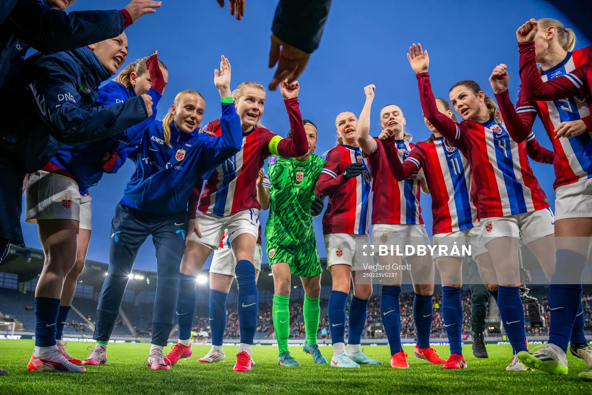 Goalkeeper Aurora Mikalsen, goalkeeper Selma Panengstuen,