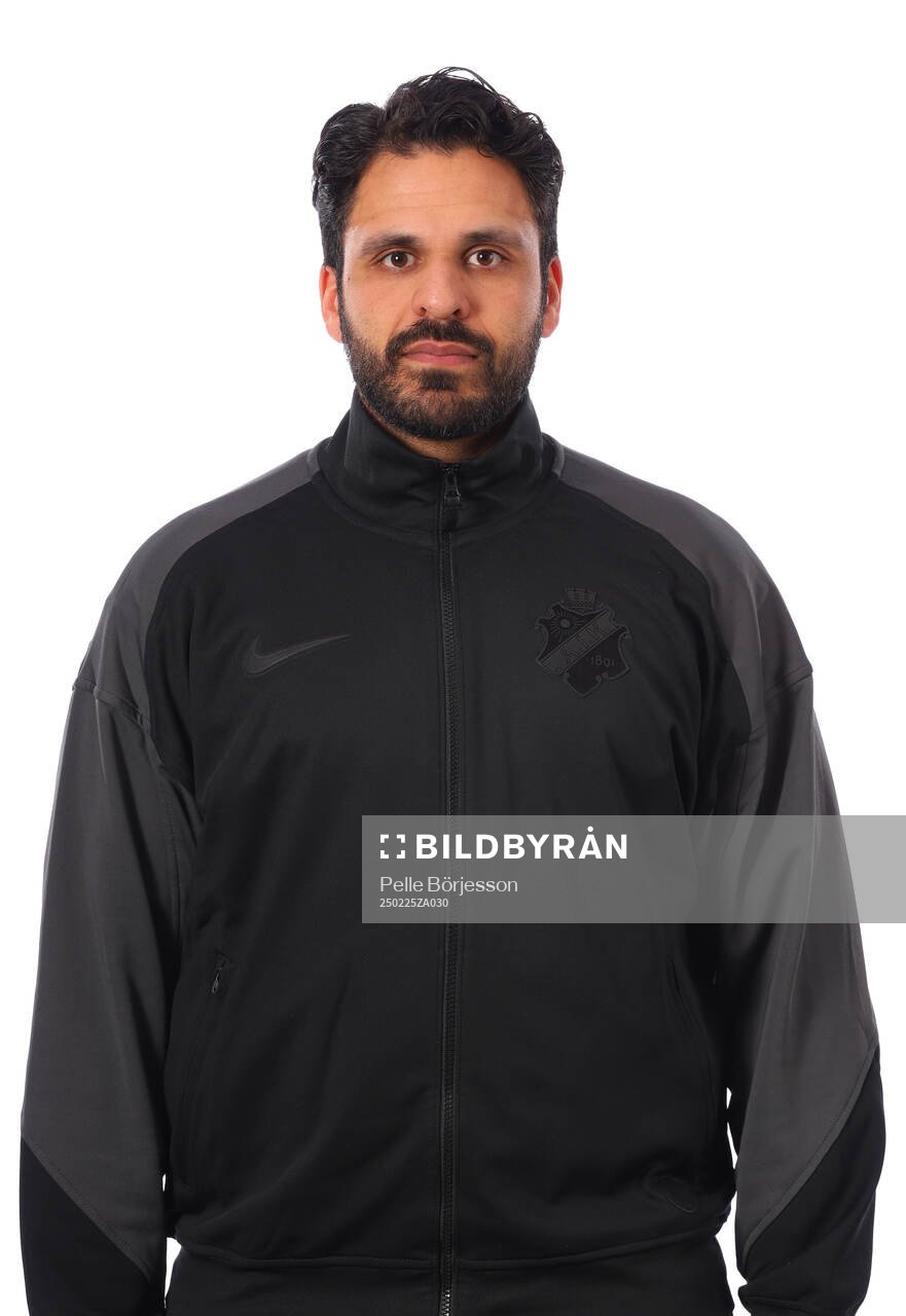 AIK:s sportchef Zinar Spindari poserar för ett porträtt den 25 februari 2025 i Stockholm.