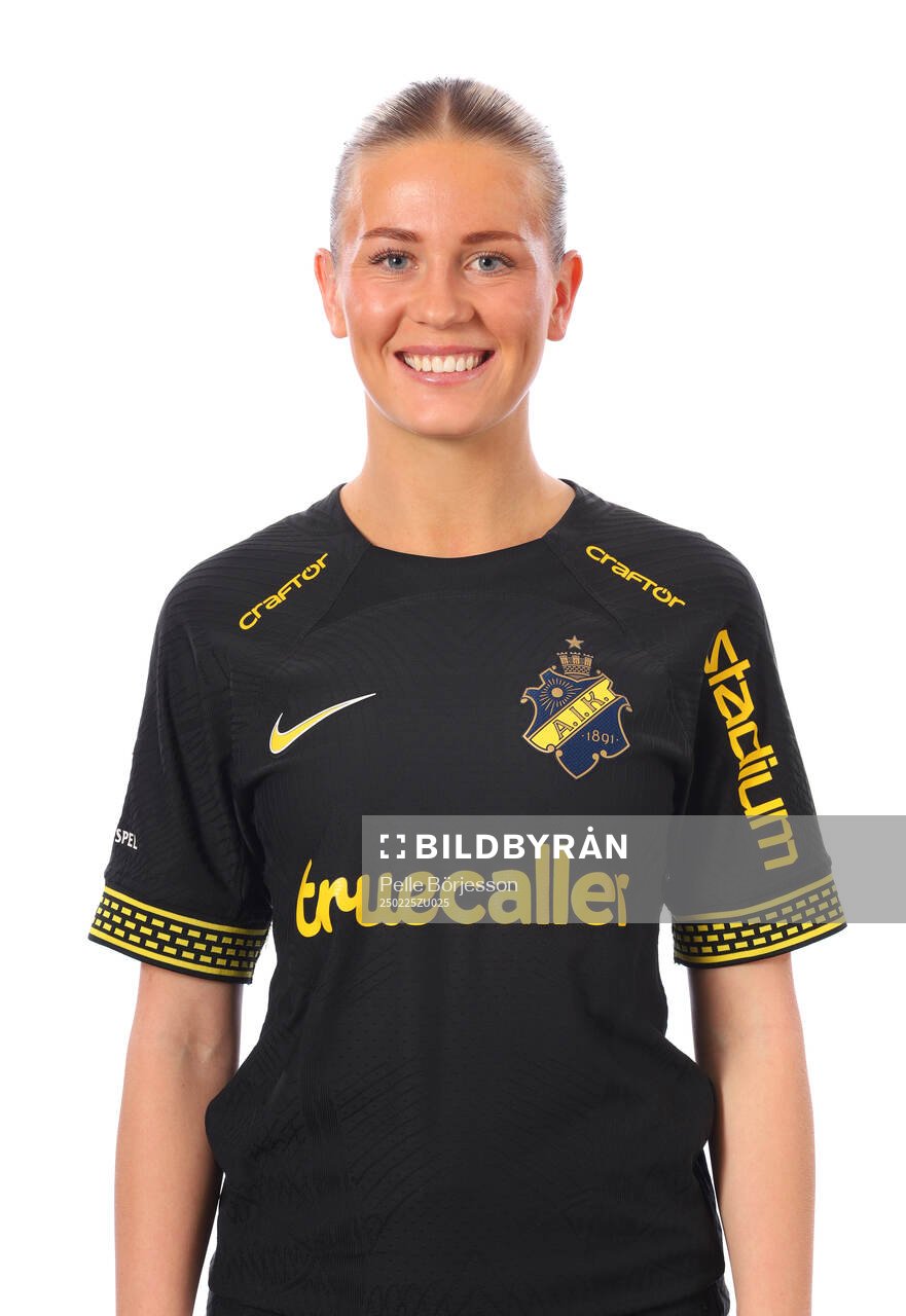 AIK:s Olivia Lindstedt poserar för ett porträtt den 25 februari 2025 i Stockholm.