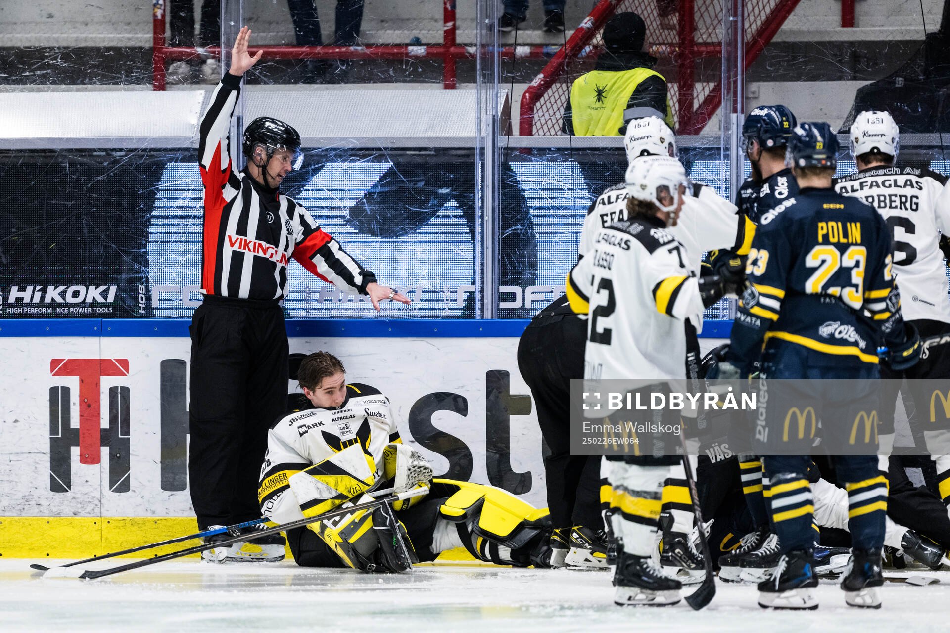 Västerås målvakt Rasmus Korhonen har ont