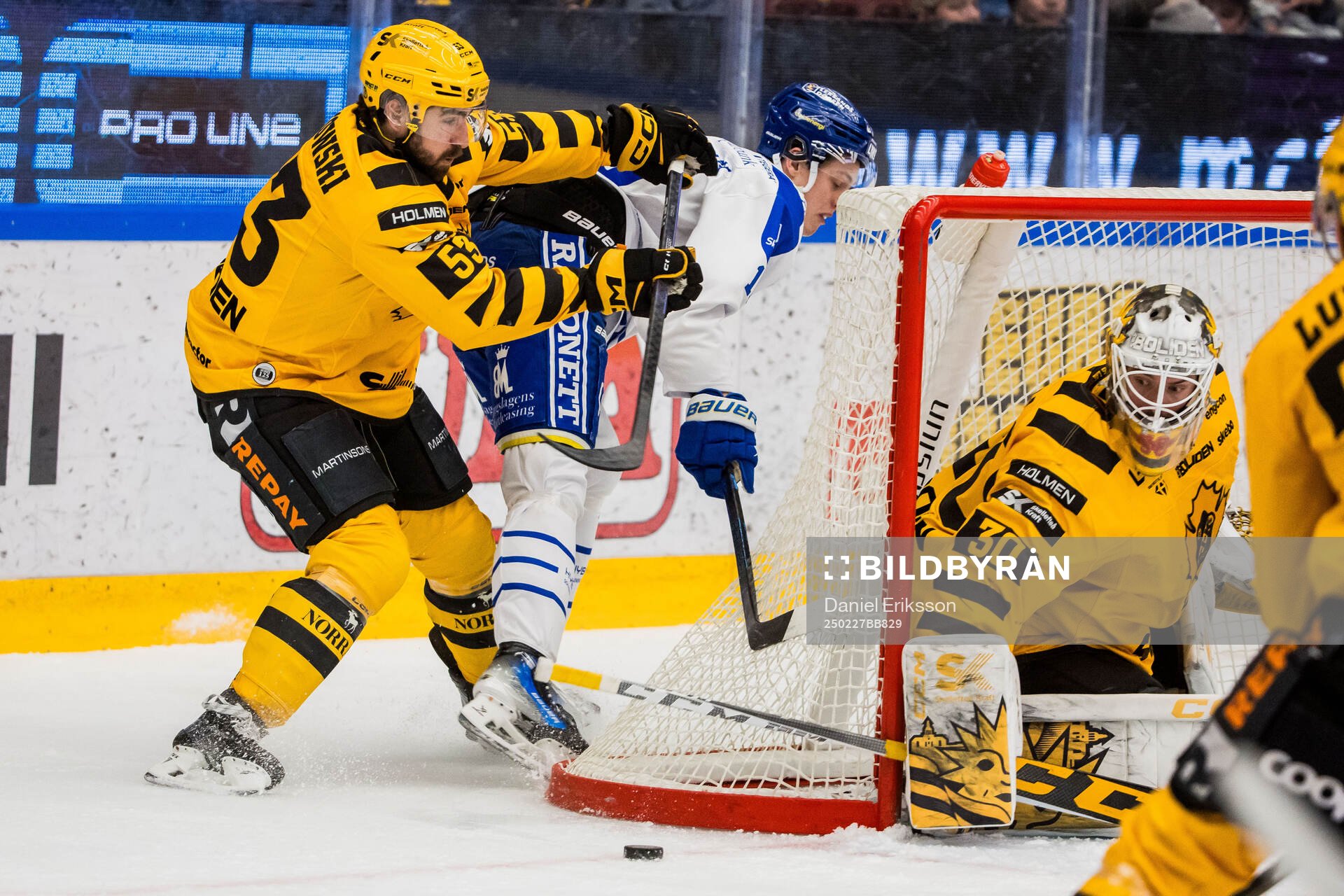Skellefteås Luke Witkowski och målvakt Gustaf Lindvall