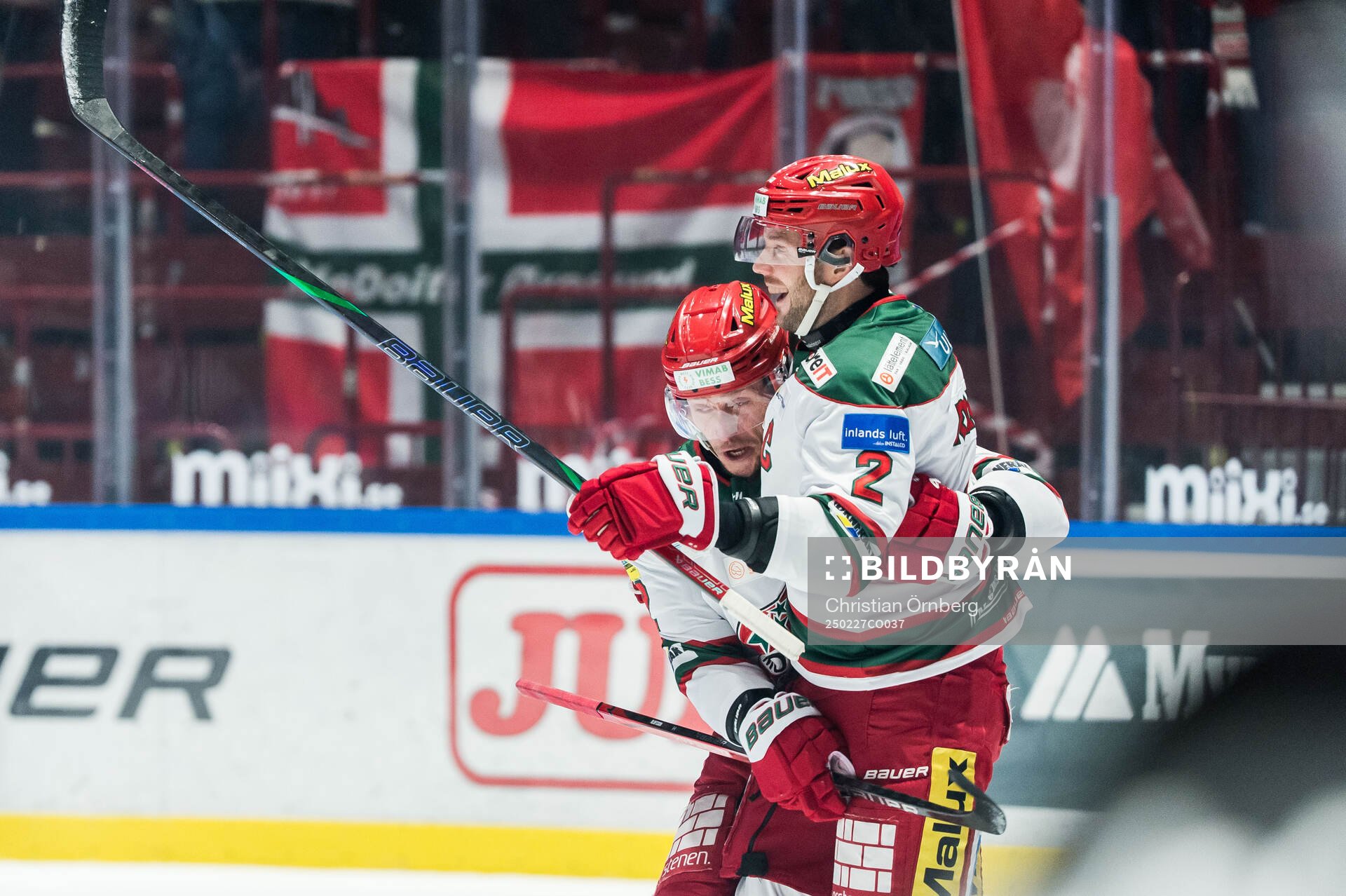 Modos Jesper Olofsson och David Rundblad jublar