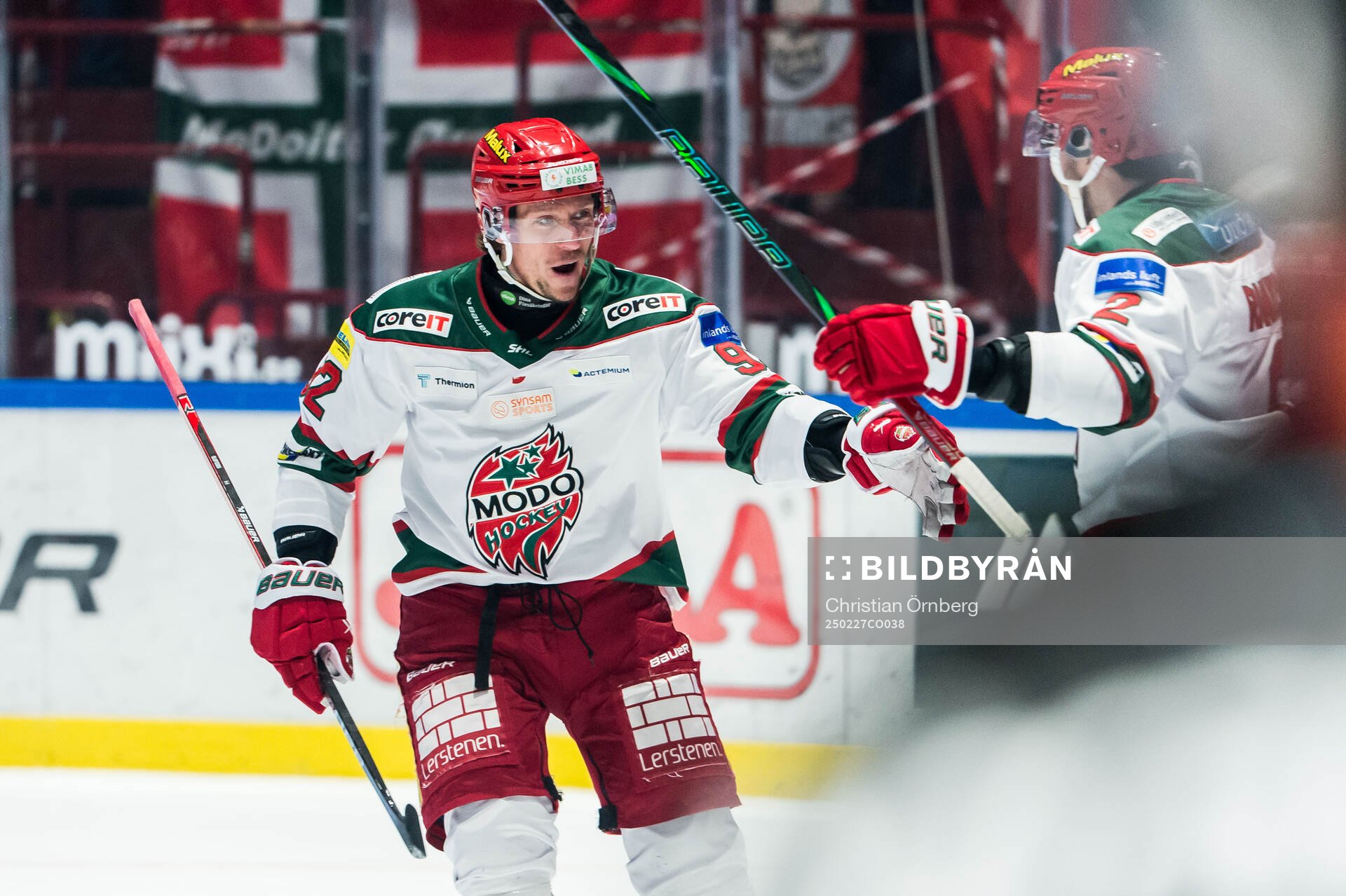 Modos Jesper Olofsson jublar