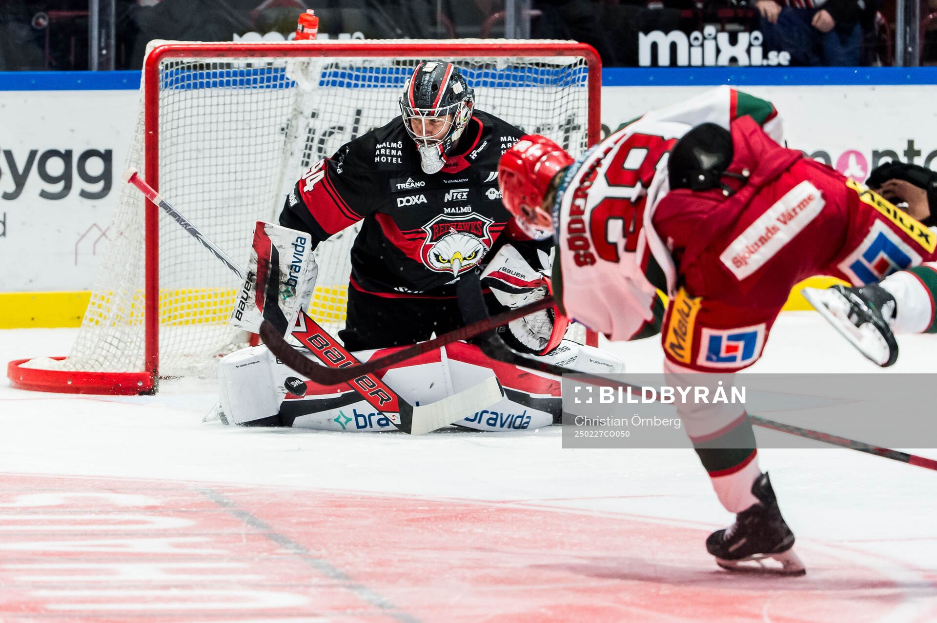Malmö Redhawks målvakt Marek Langhamer och Modos Johan