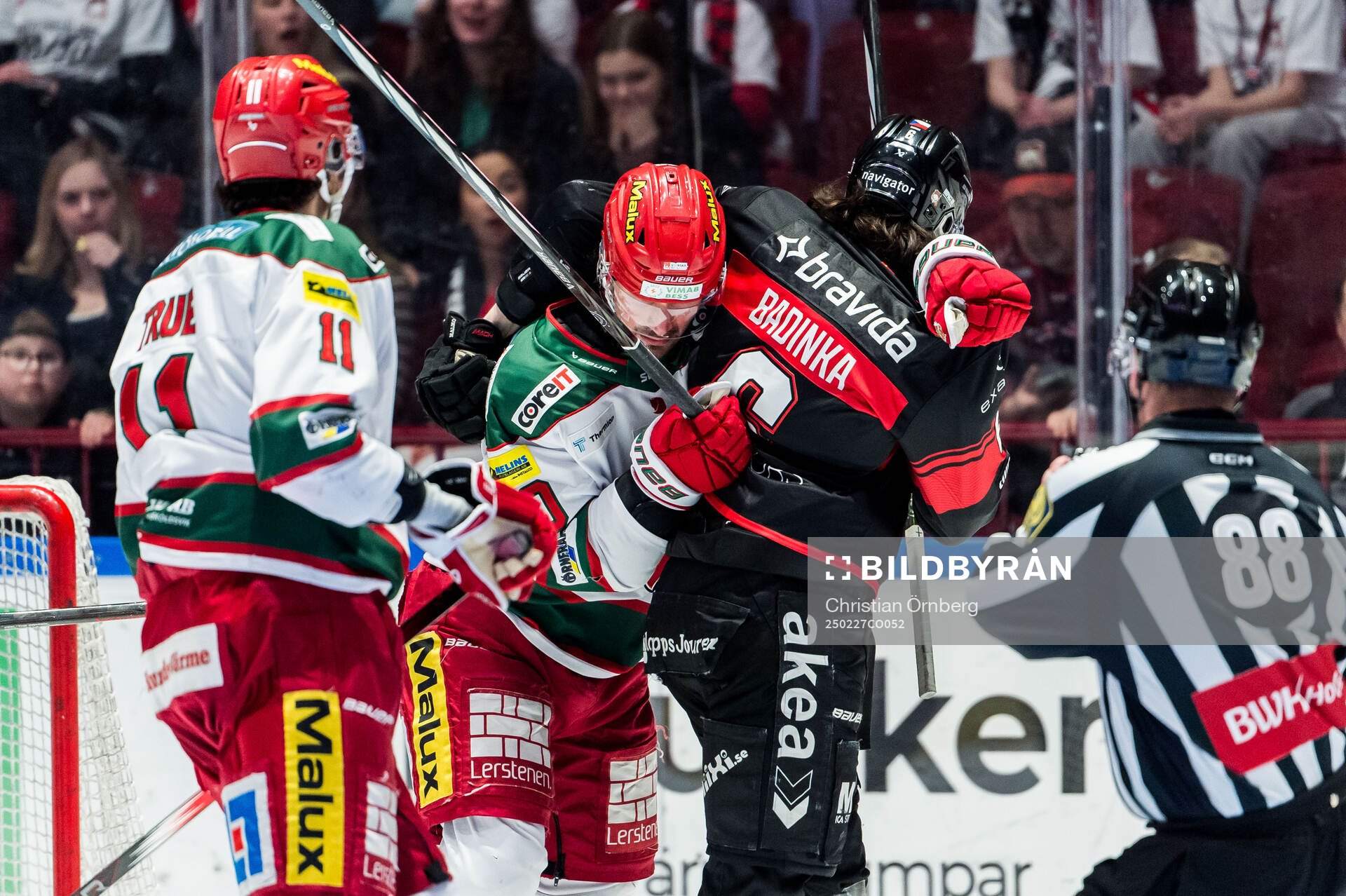Modos Alexander True och Malmö Redhawks Dominik Badinka
