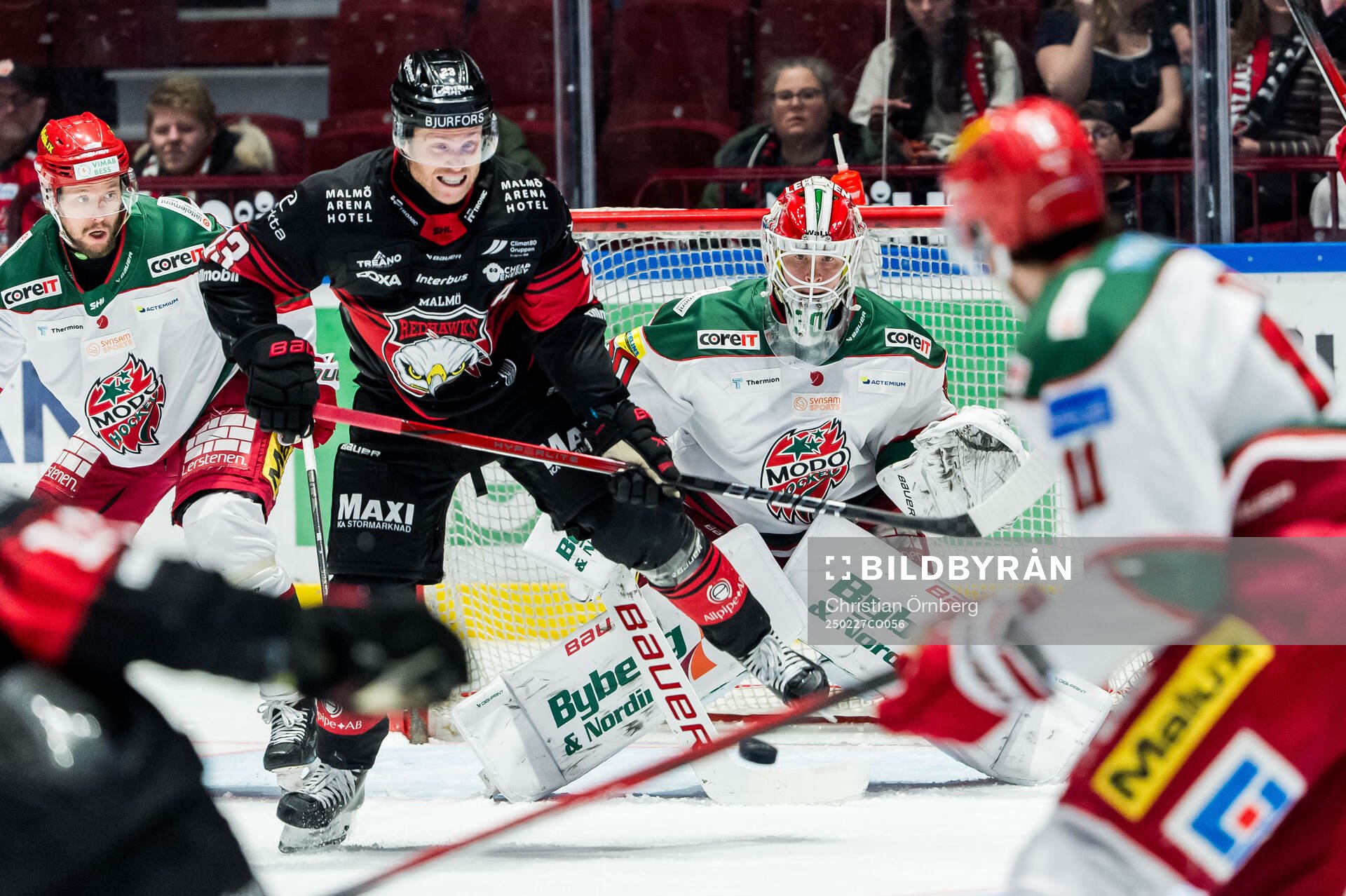Malmö Redhawks Christoffer Forsberg och Modos målvakt