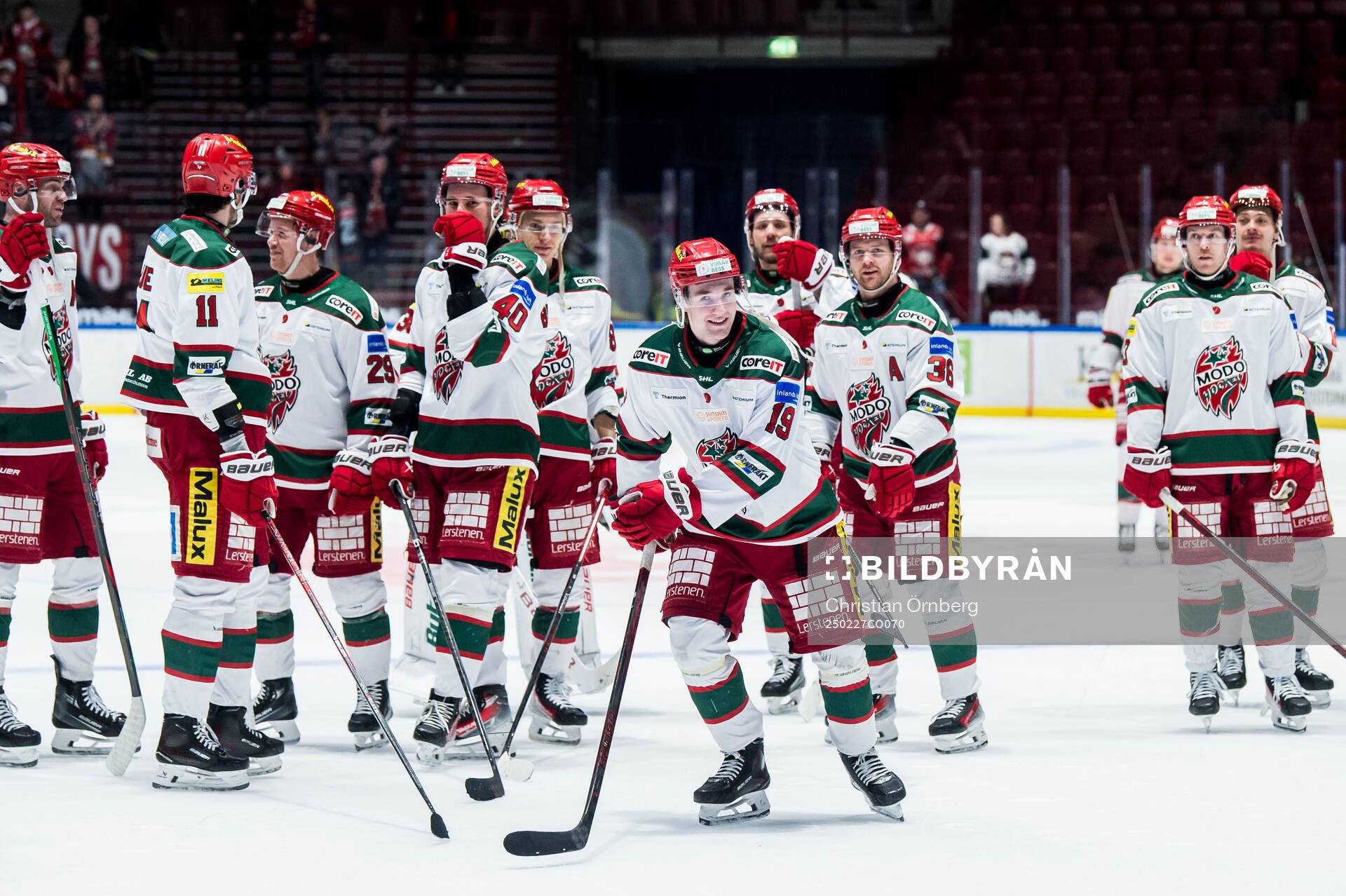 Modos Lucas Pettersson jublar