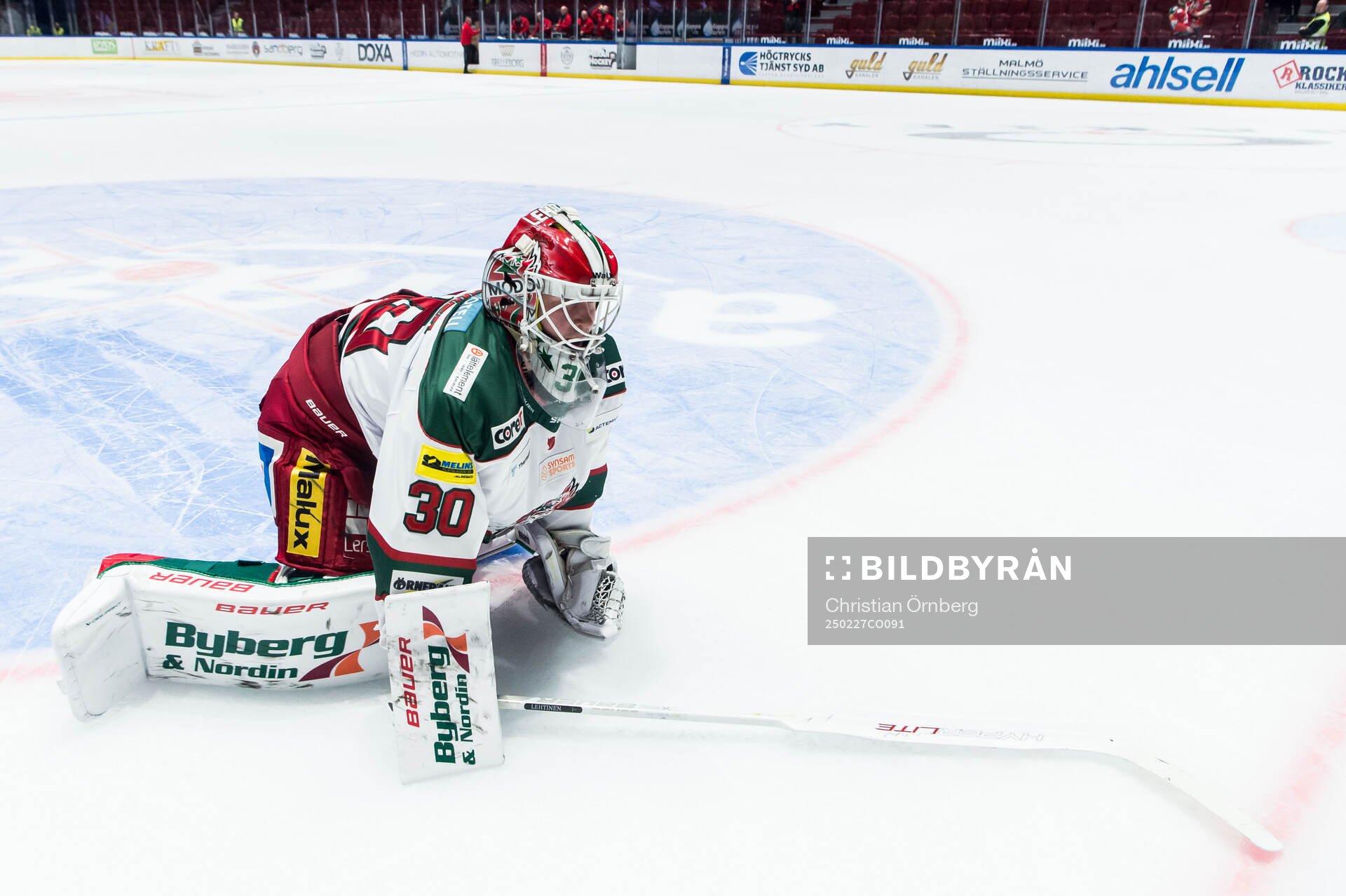 Modos målvakt Lassi Lehtinen jublar