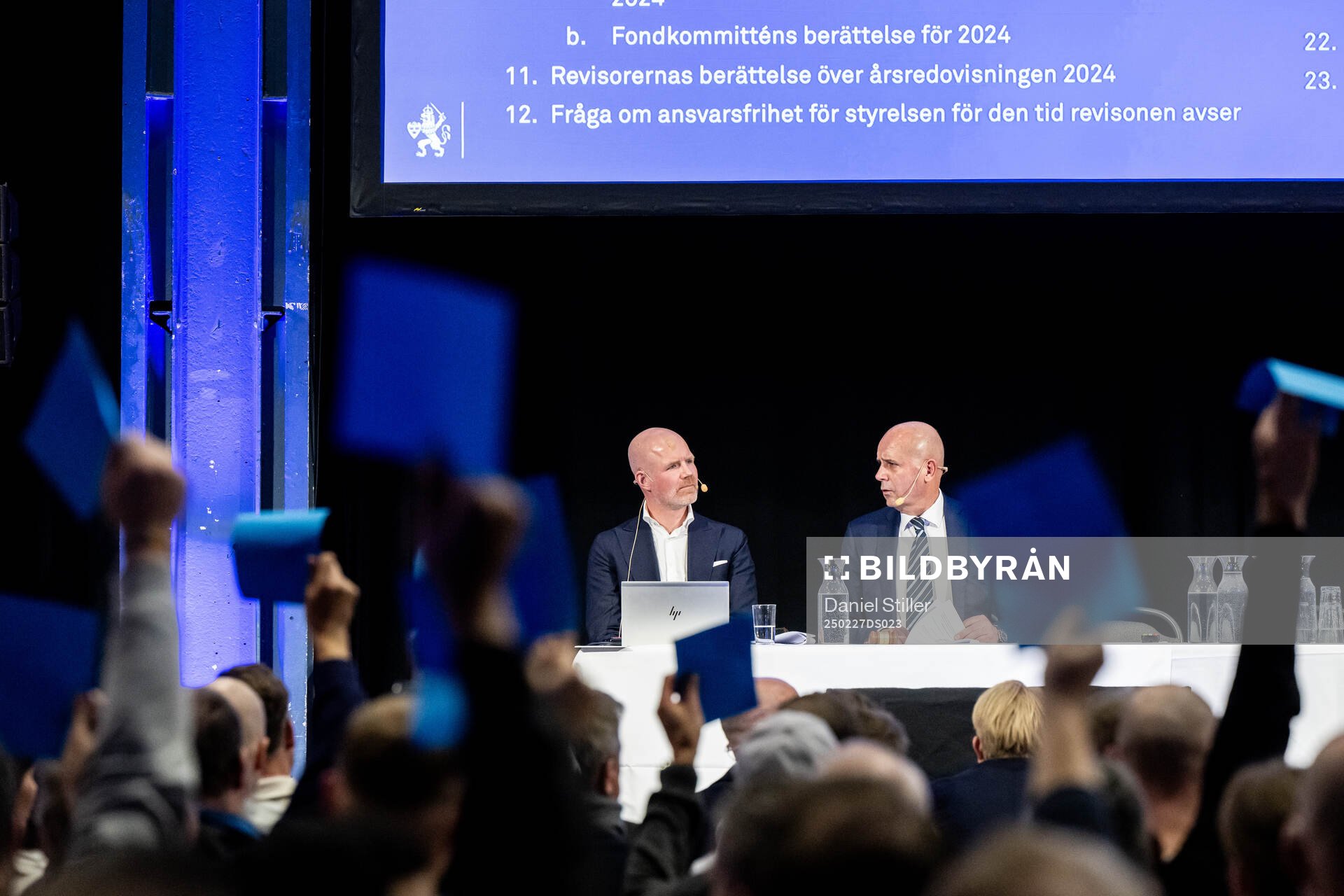 Votering och mötessekreterare Peter Brandt och