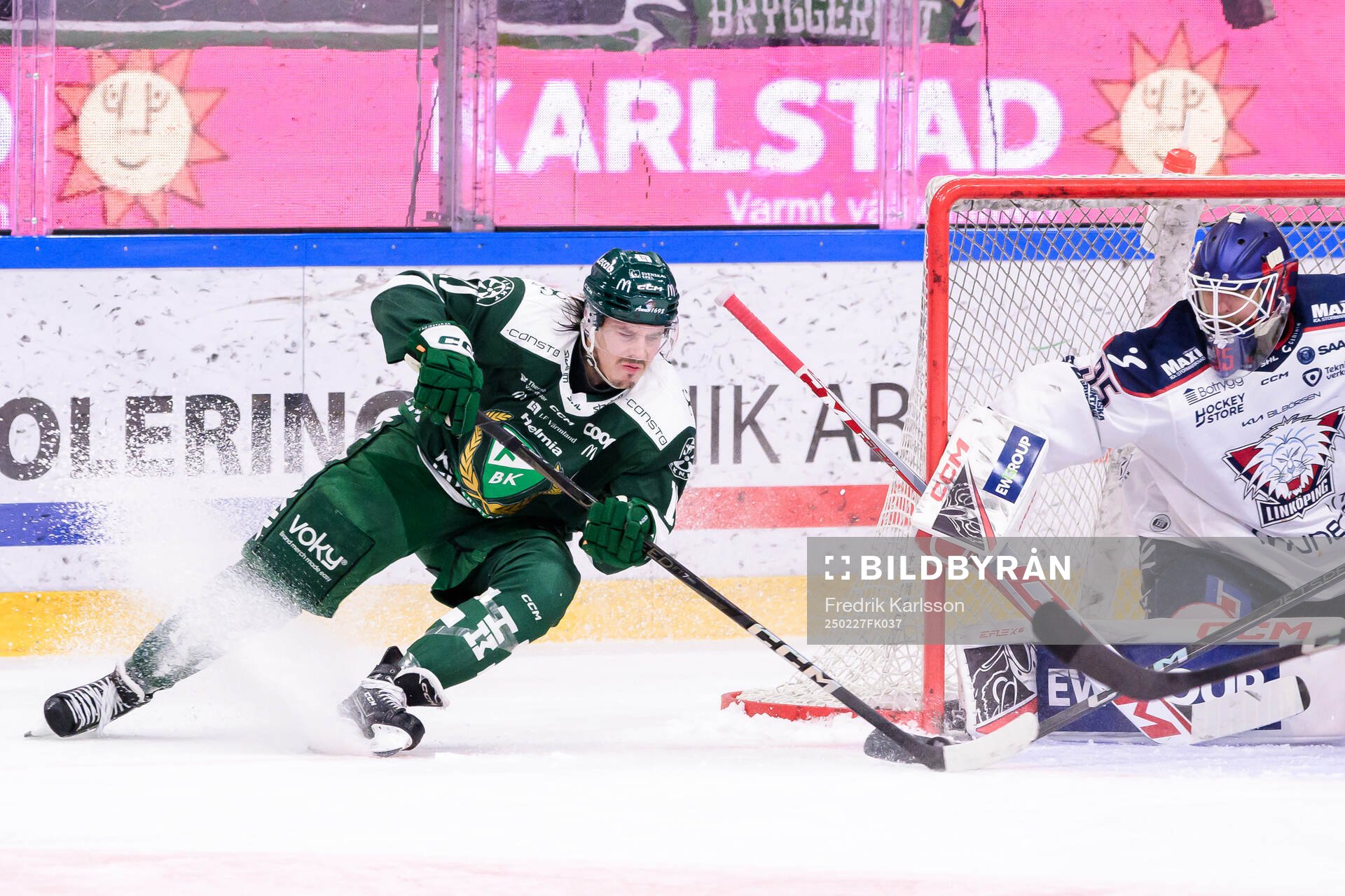 Färjestads Joakim Nygård och Linköpings målvakt Adam