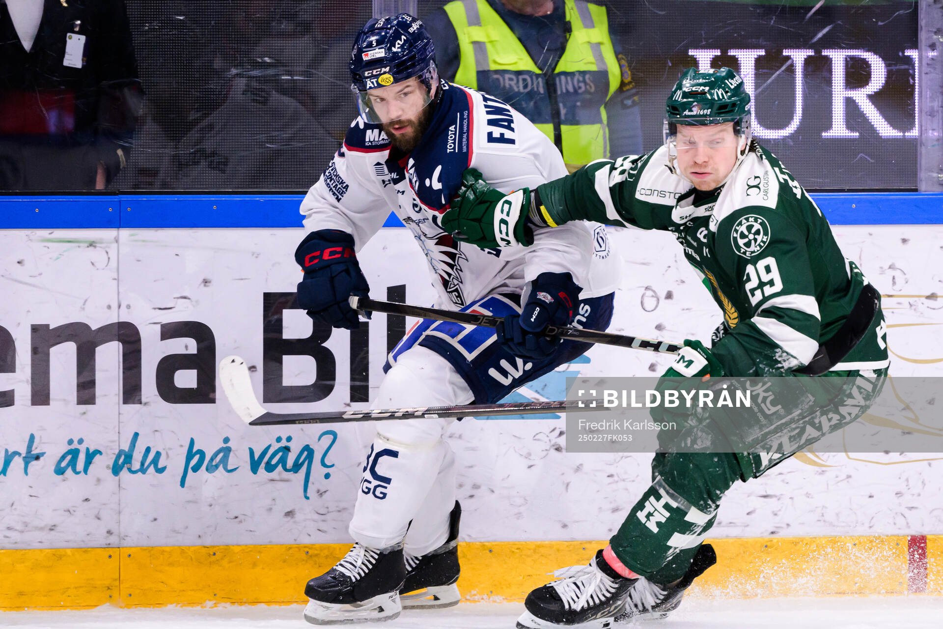 Linköpings Oscar Fantenberg och Färjestads Oskar Steen