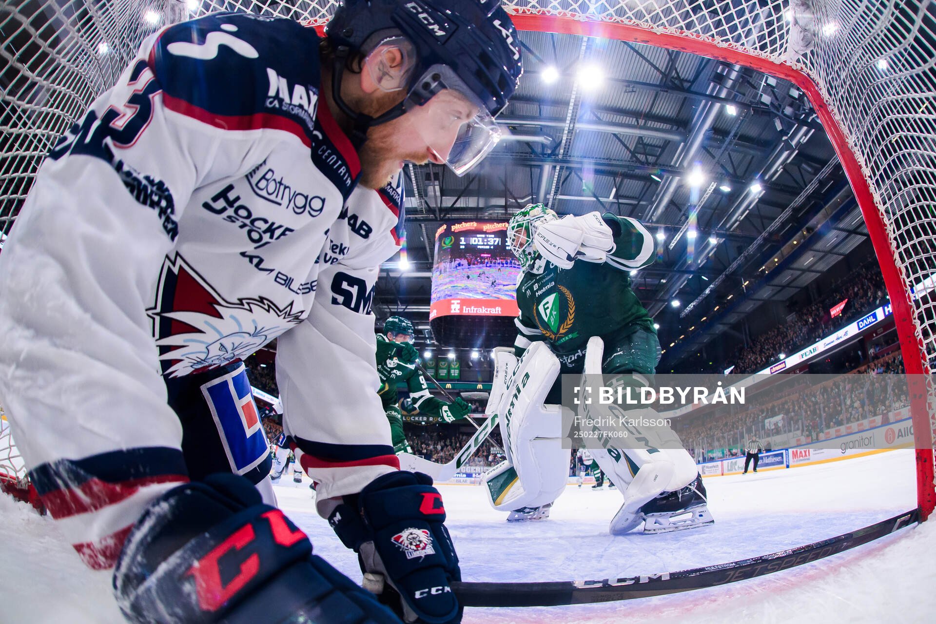 Linköpings Linus Hultström och Färjestads målvakt