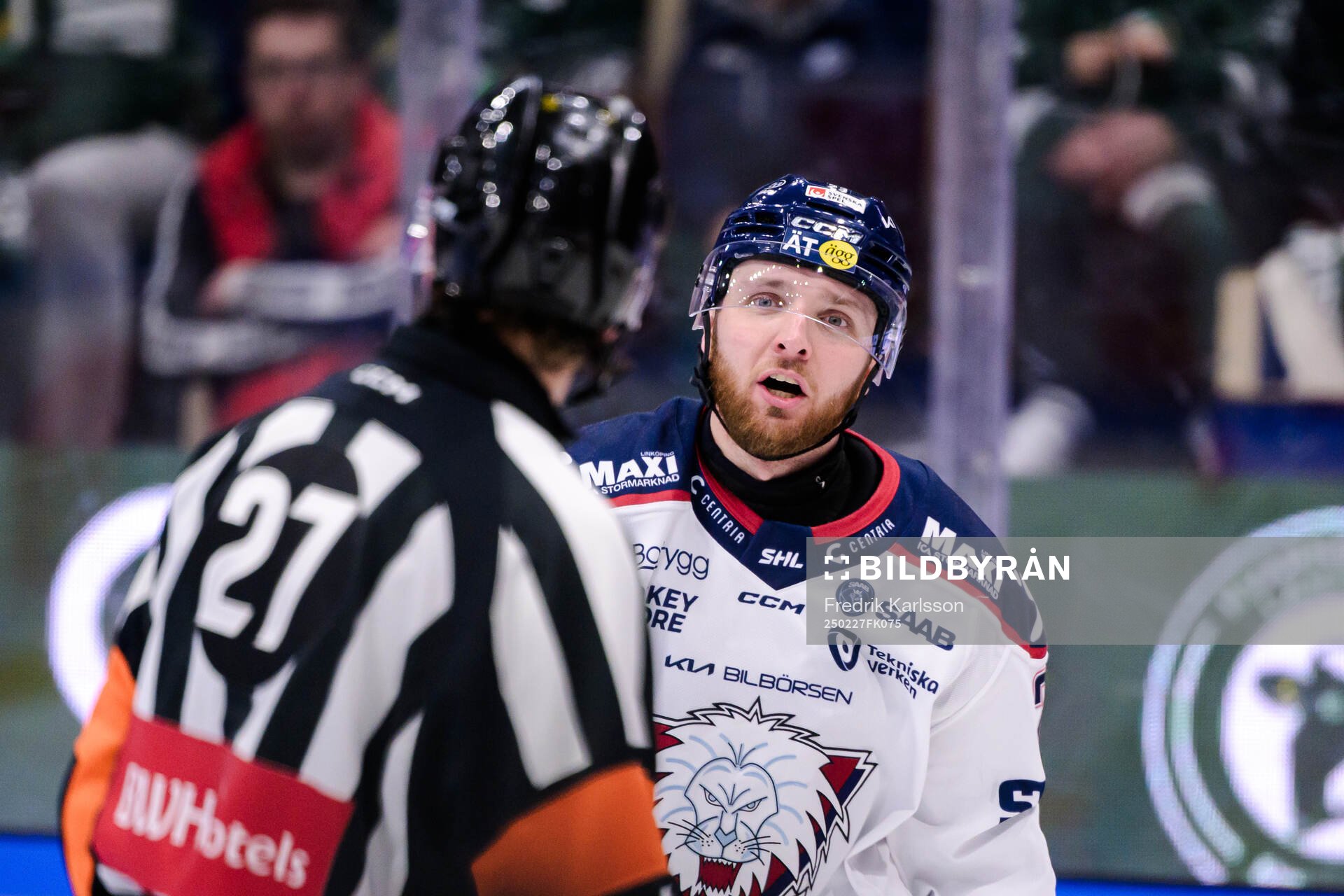Linköpings Robin Kovacs i samtal med Domare Mikael