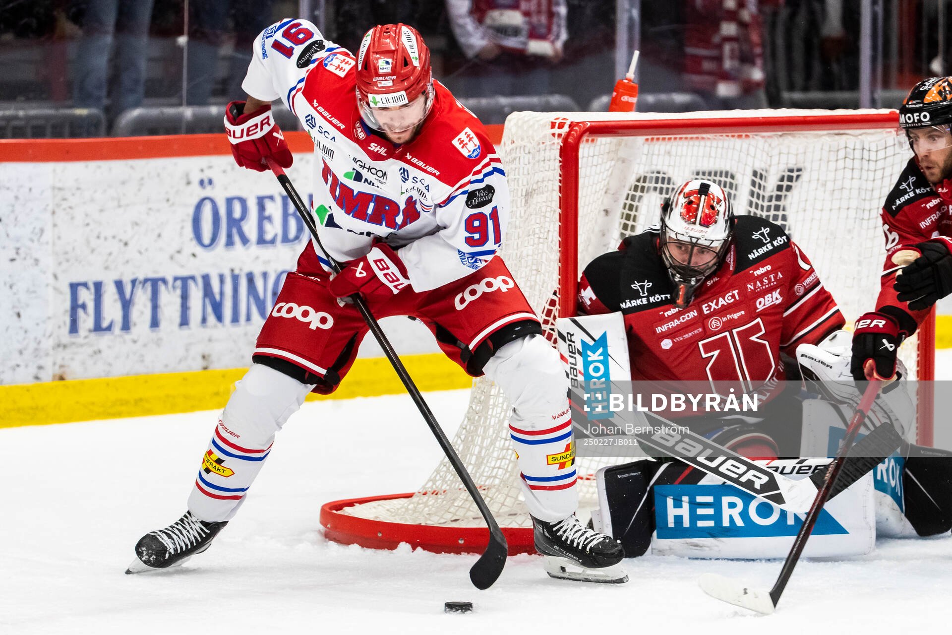 Timrås Magnus Pääjärvi och Örebros målvakt Jhonas