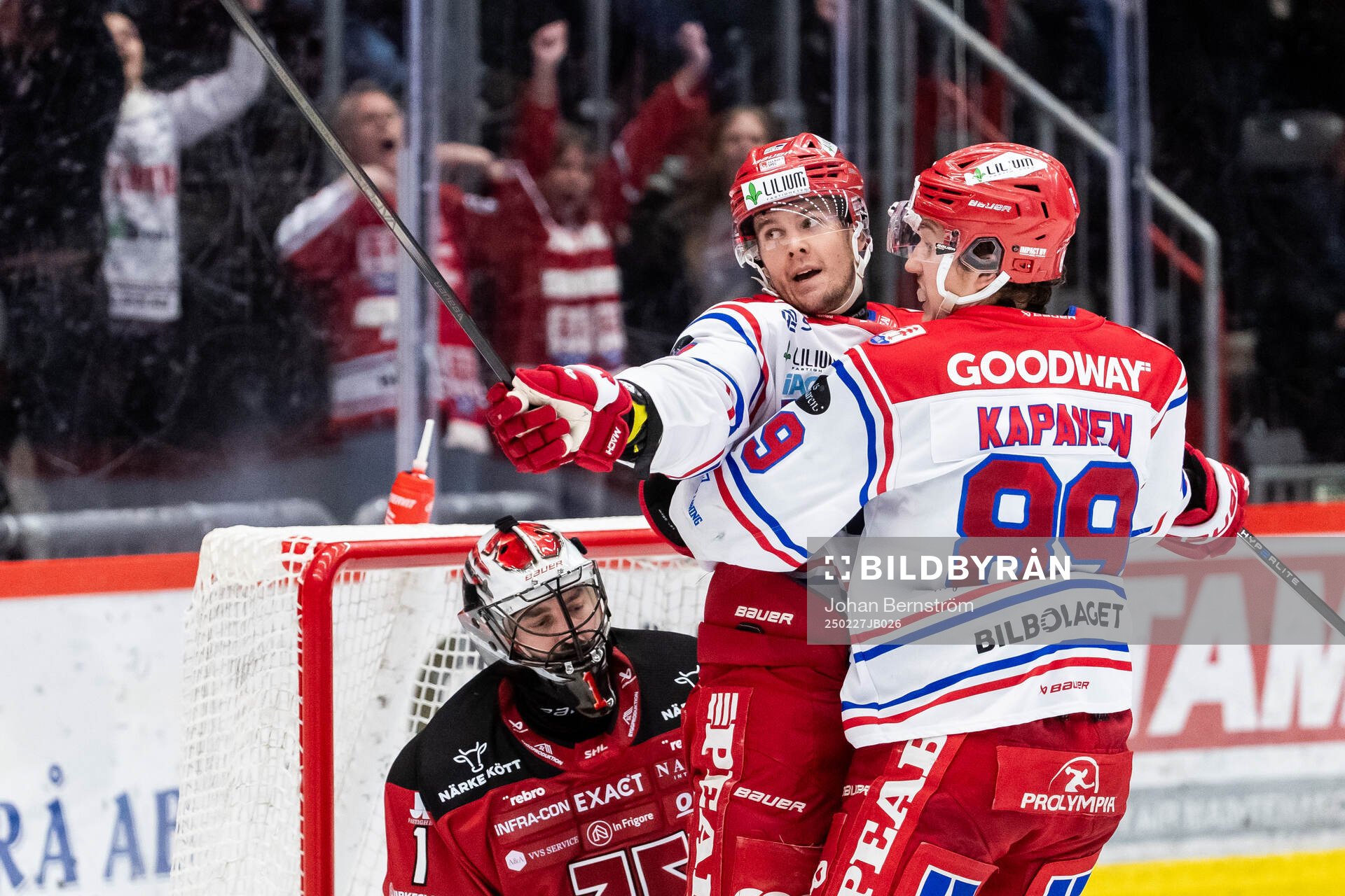 Timrås Filip Hållander och Oliver Kapanen jublar