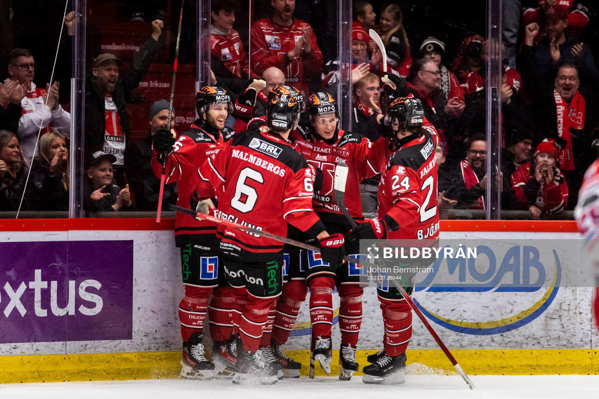 Örebros Melvin Fernström gör 4-2 och jublar med Robin