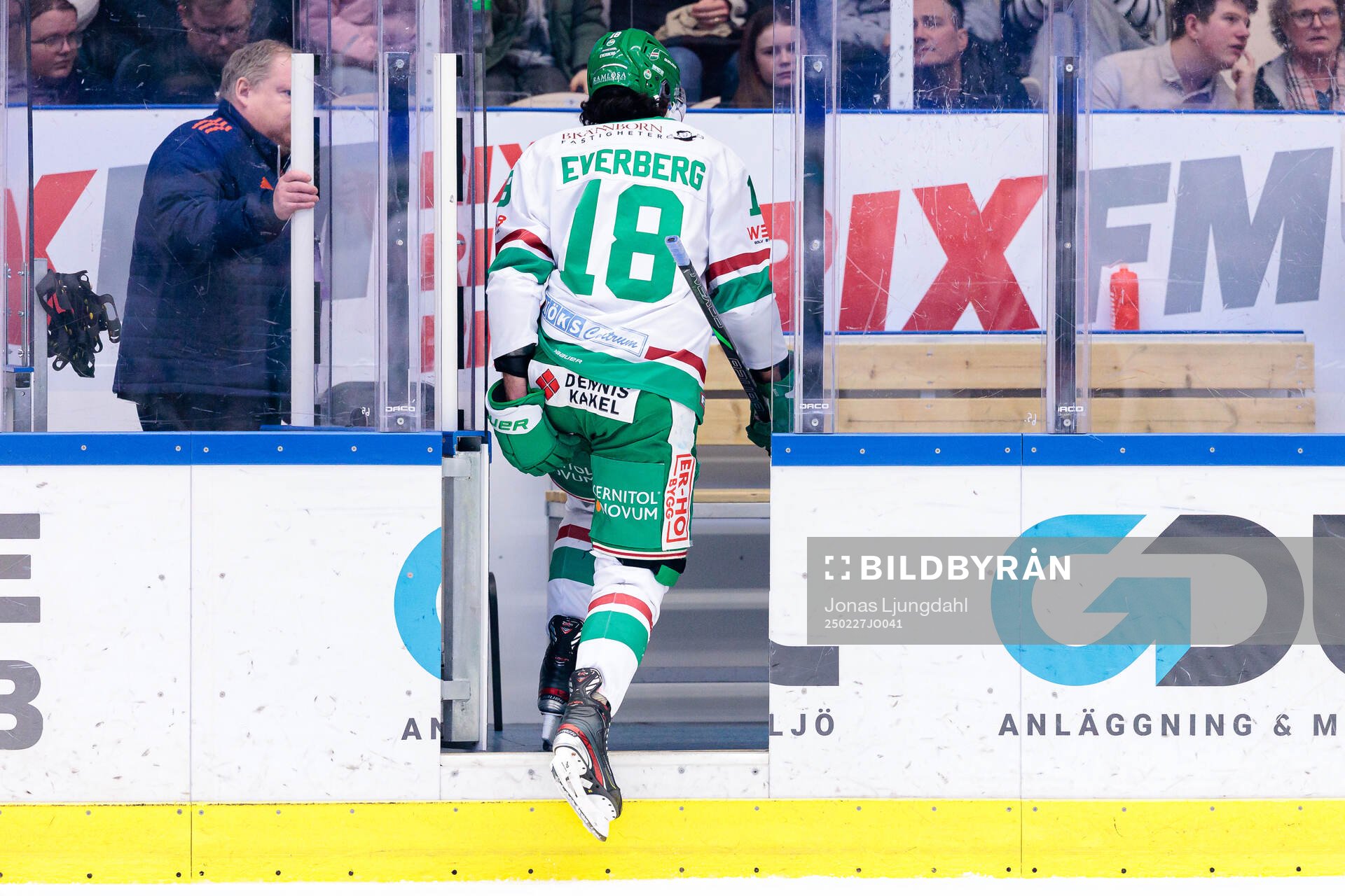 Rögles Dennis Everberg blir utvisad