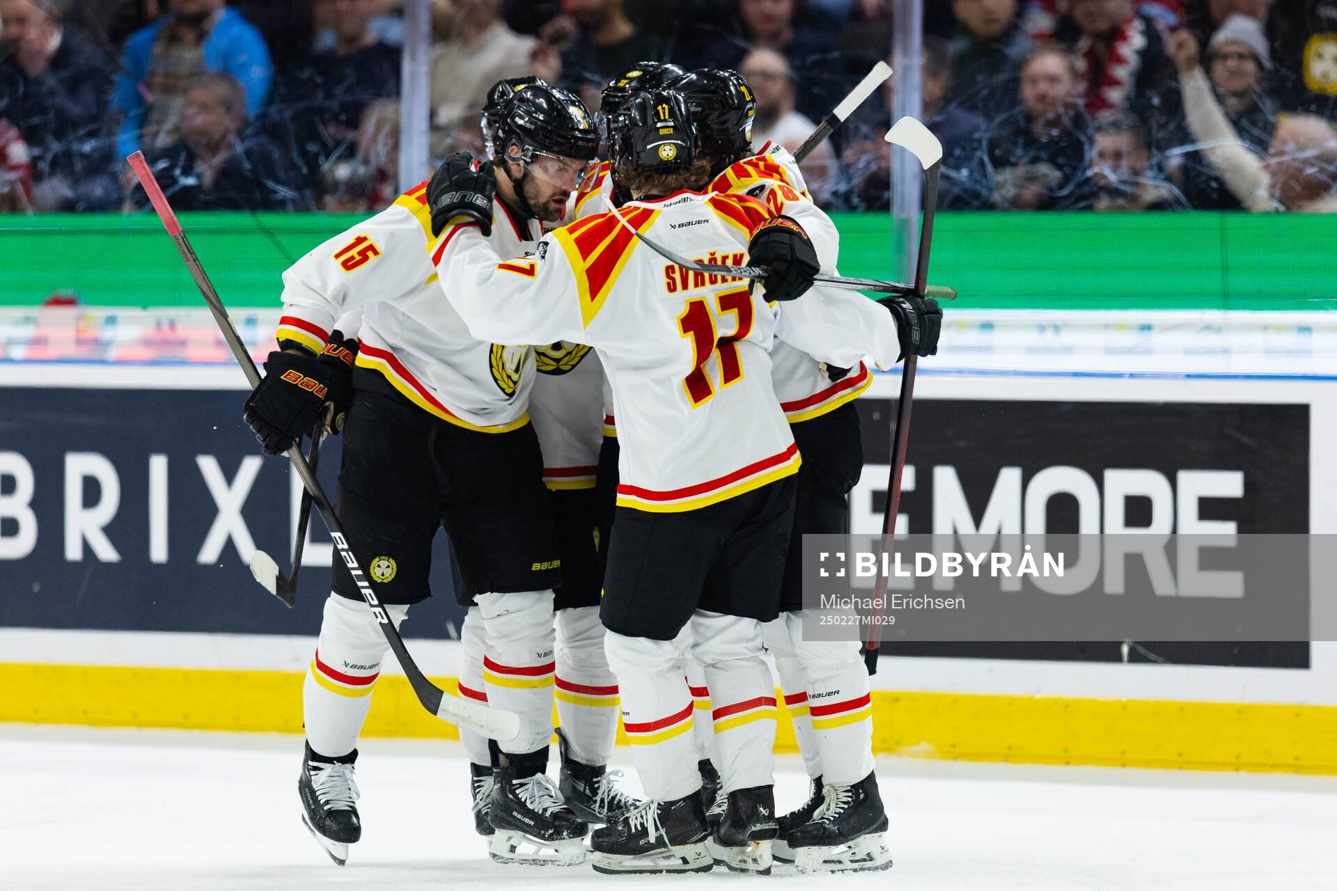 Brynäs Jakob Silfverberg jublar med lagkamrater