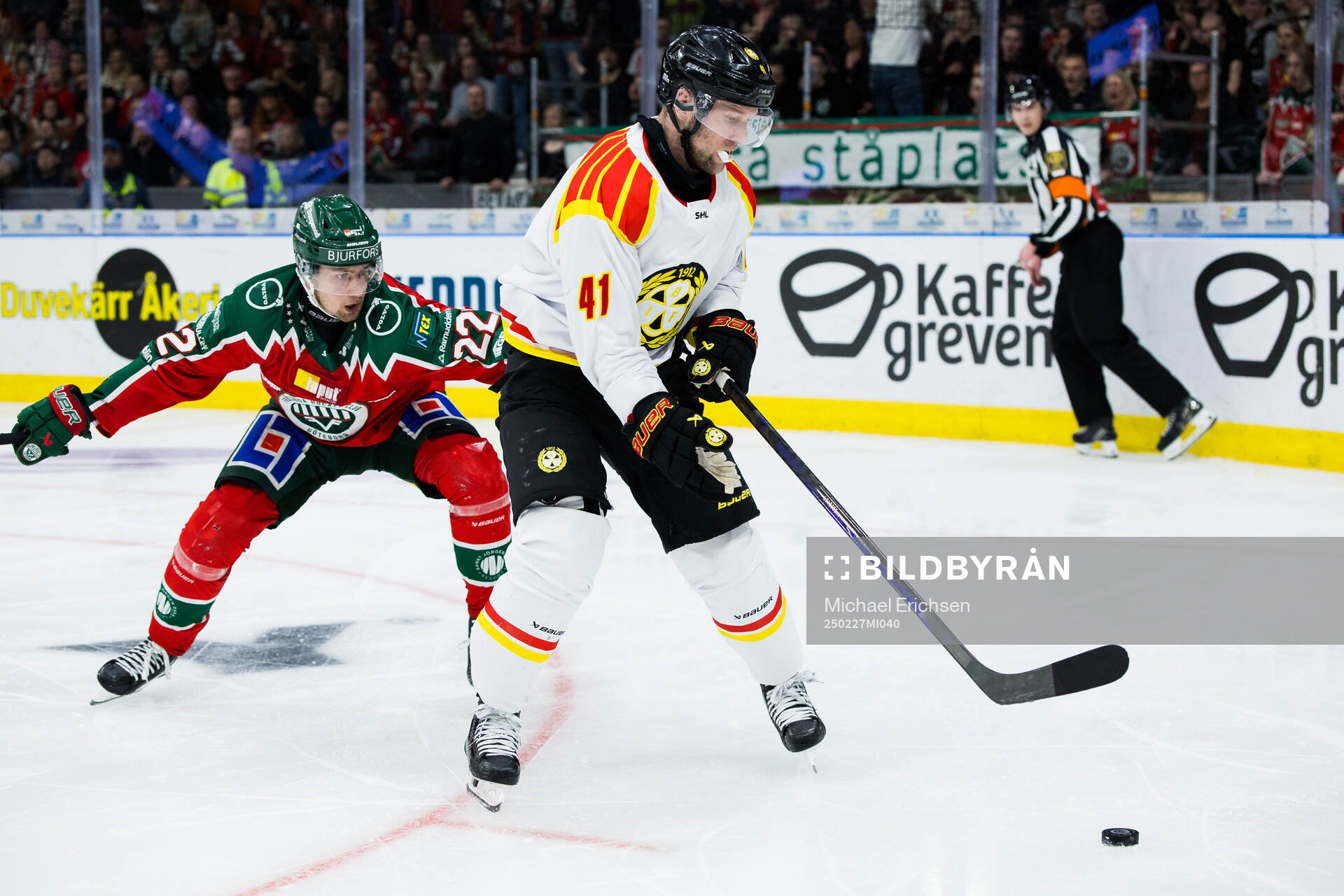 Frölundas Linus Nässen och Brynäs Greg Scott