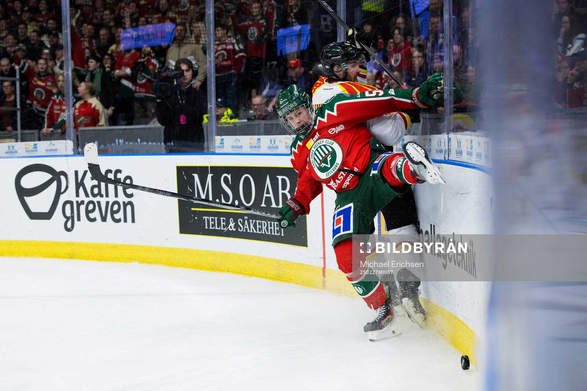 Brynäs Simon Bertilsson och Frölundas Ivar Stenberg